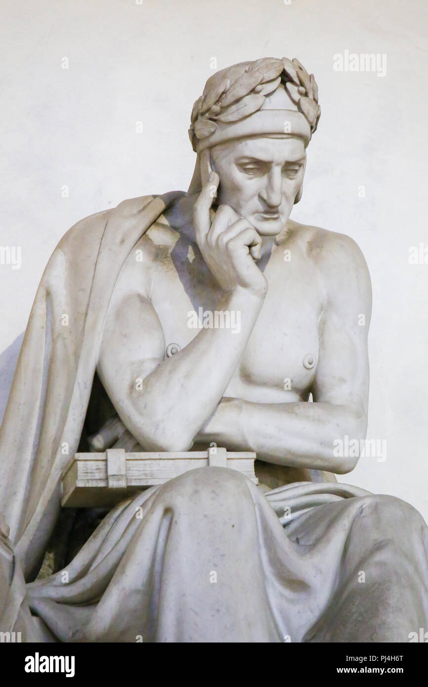 Grabmal für den berühmten italienischen Dichters Dante Alighieri, in der Basilika Santa Croce in Florenz, Italien Stockfoto