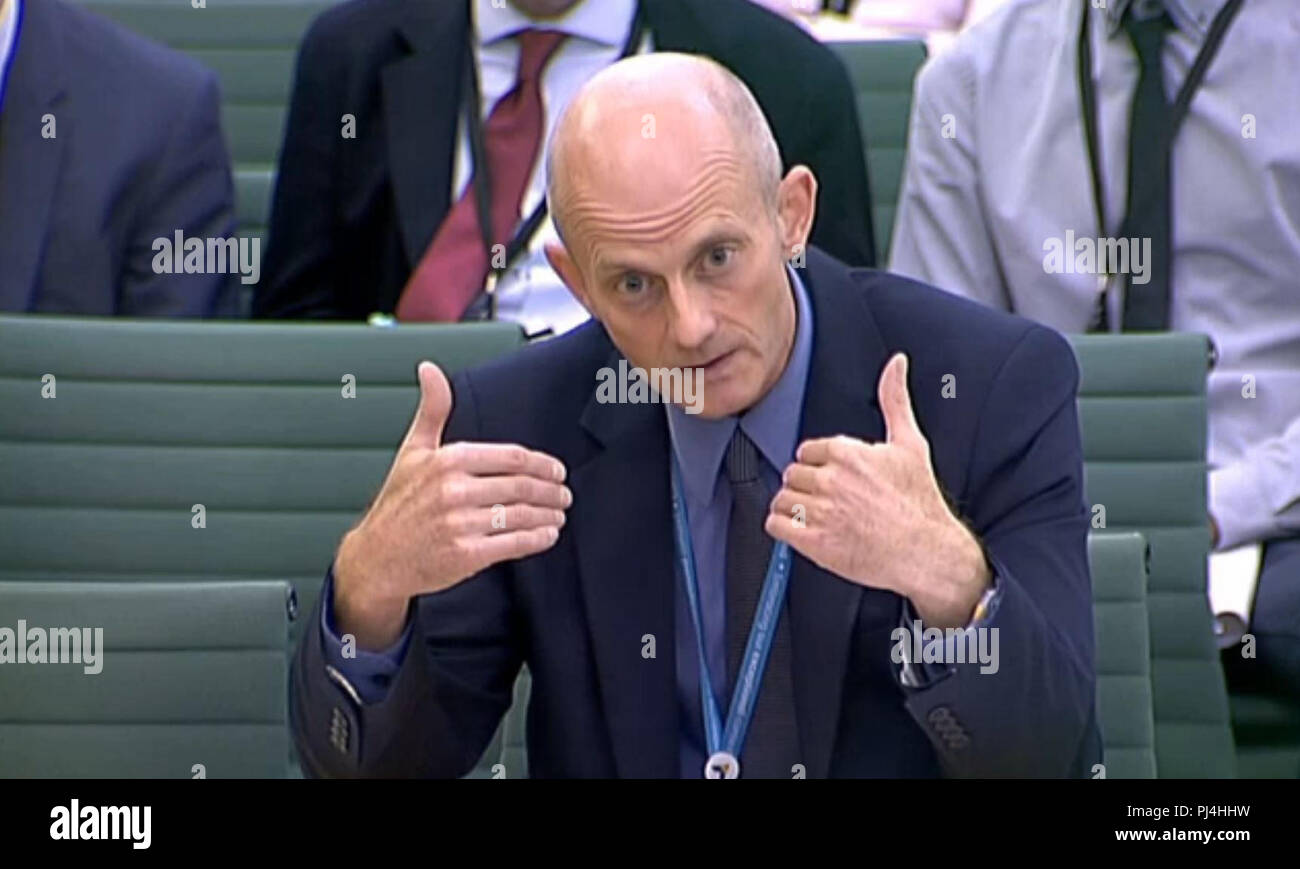 Die Abteilung Brexit senior mandarin Philip Rycroft erscheinen vor Verlassen der Europäischen Union Ausschuß am Unterhaus, London, Fragen über die Fortschritte bei den Verhandlungen der britischen EU-Entzug zu beantworten. Stockfoto