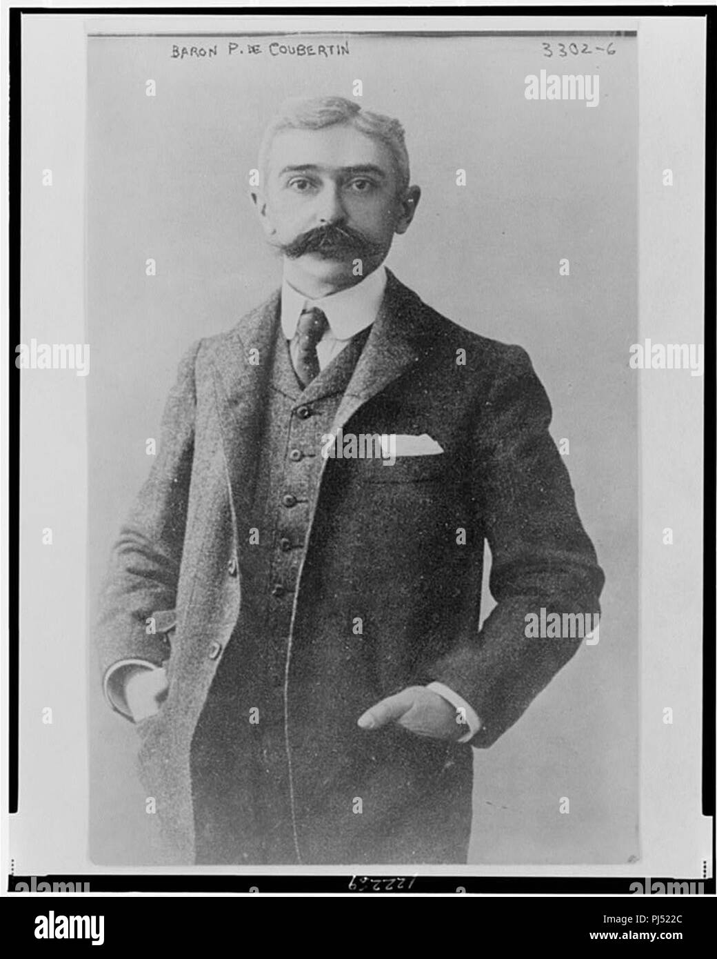 Baron Pierre de Coubertin, Brustbild, stehend, nach vorne Stockfoto