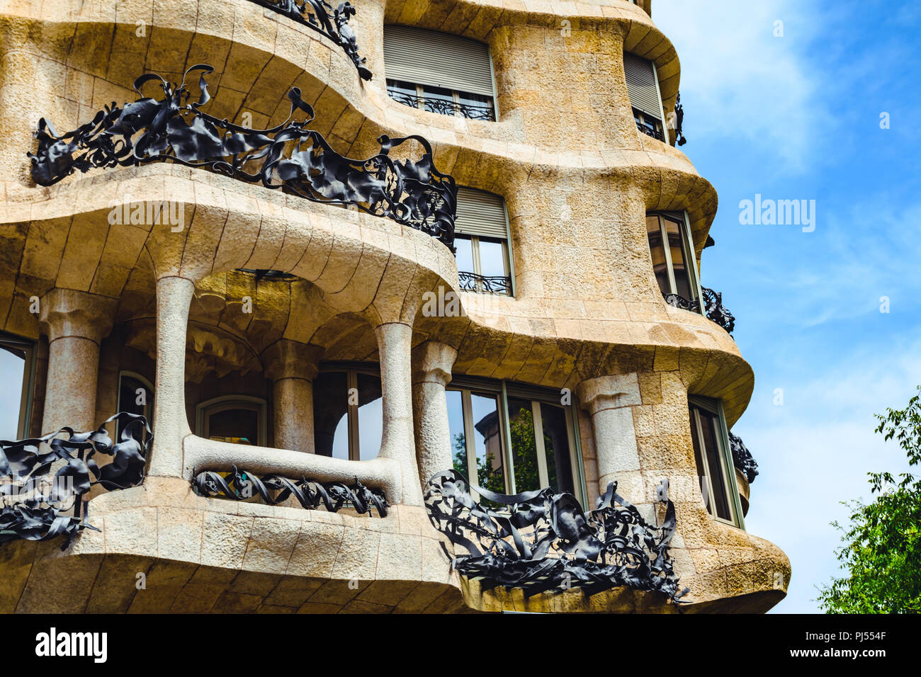 BARCELONA, SPANIEN - 23. April: Casa Milla, Details der Fassade des Hauses durch den Architekten Antonio Gaudi April 23, 2018 in Barcelona, Spanien Stockfoto