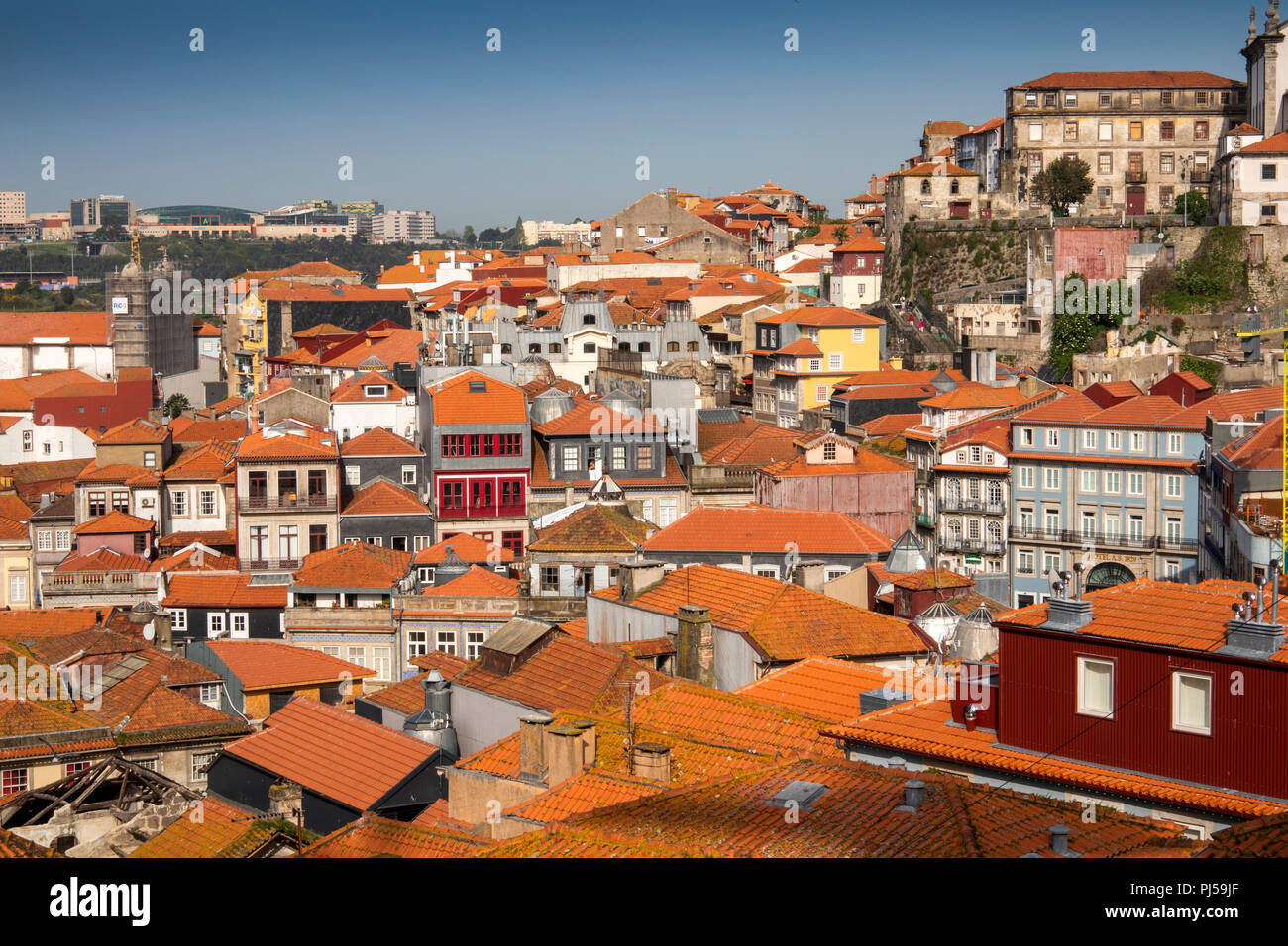 Portugal, Porto, Erhöhte Ansicht von Ribeira Weltkulturerbe Bezirk von Luis I Brücke Stockfoto