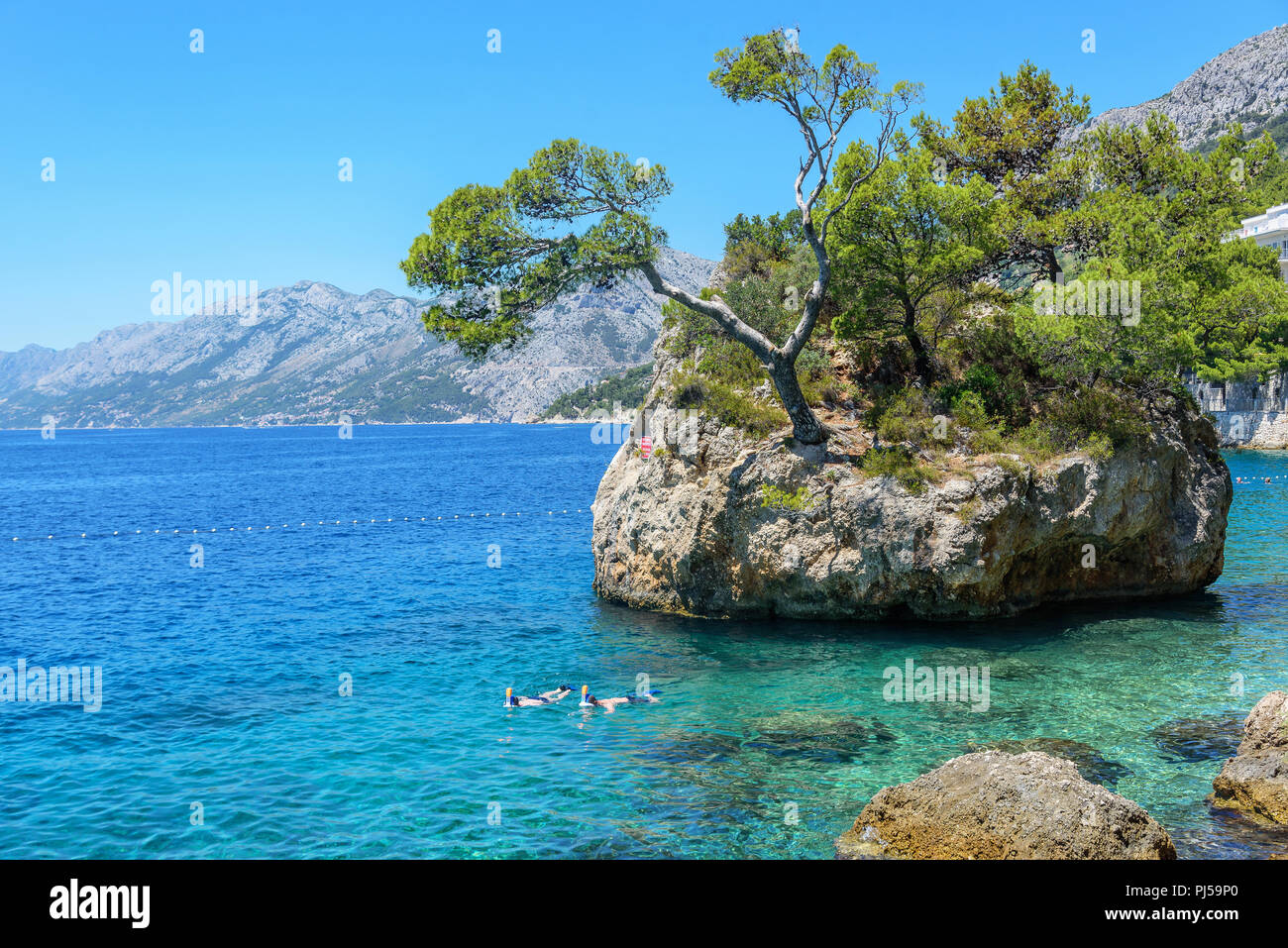Herrliche Aussicht auf den Strand von Brela, Dalmatien, Kroatien. Stockfoto