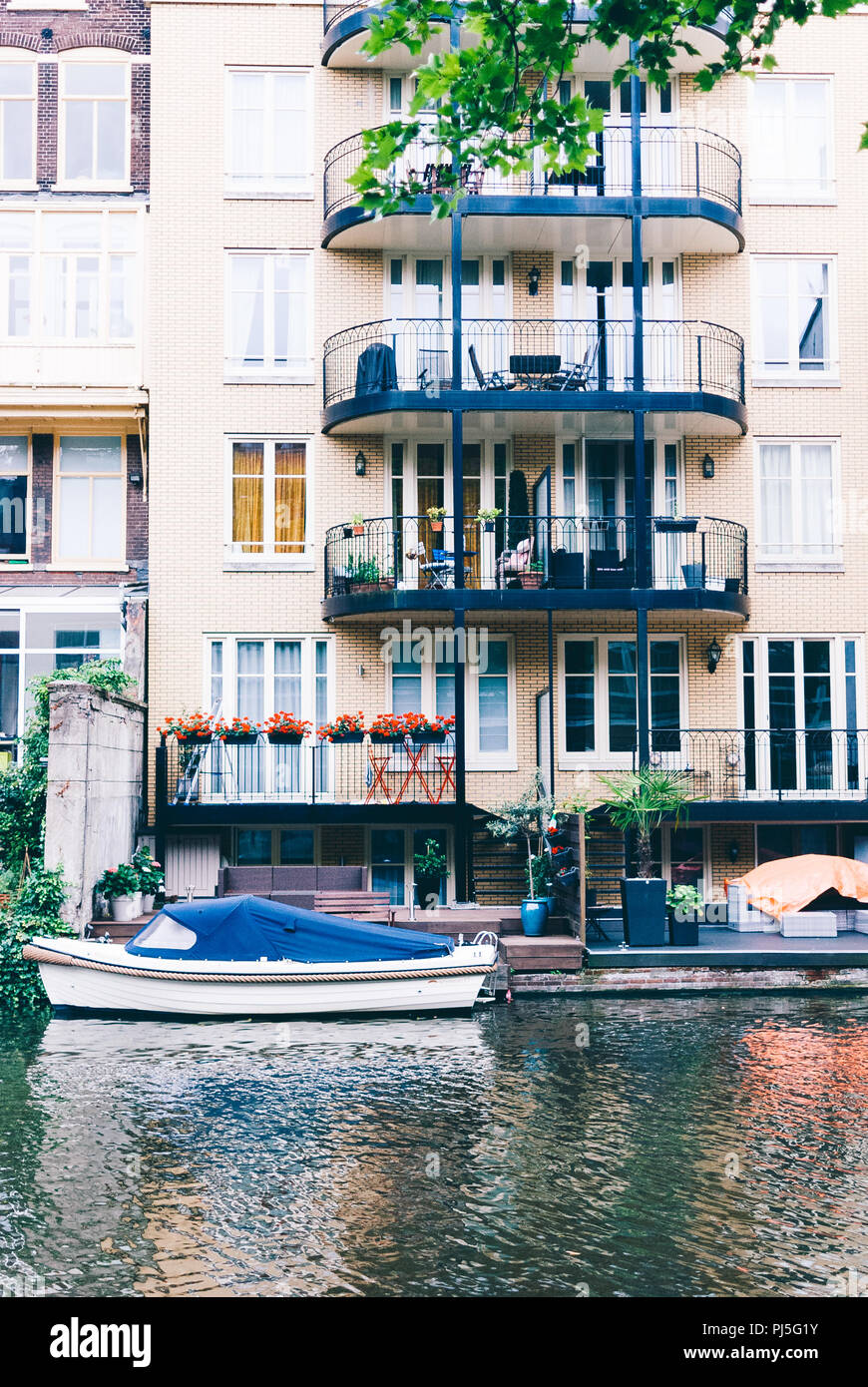 Ein 'dam Boot. Amsterdam, Nederland. Juli 2017 Stockfoto