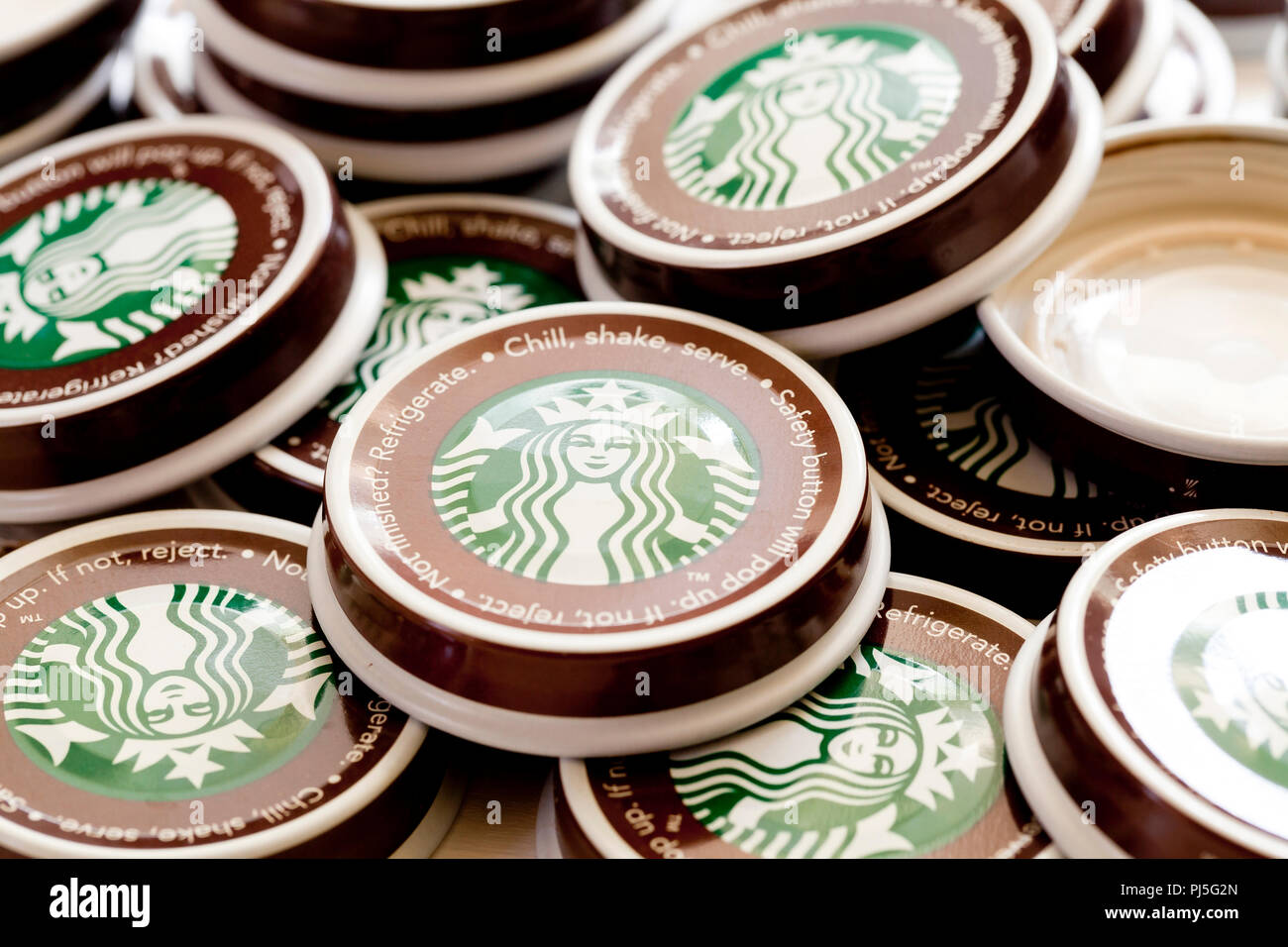 Starbucks Coffee Flaschenverschlüsse (Starbucks Mineralwasser Kaffee) - USA Stockfoto