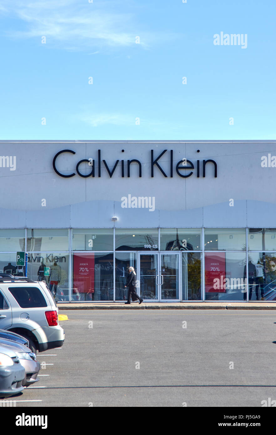 MONTREAL, KANADA - 28. August 2018: Calvin Klein Boutique in Montreal. Calvin Klein Inc. ist eine US-amerikanische Fashion House und Luxusgüter Hersteller es Stockfoto