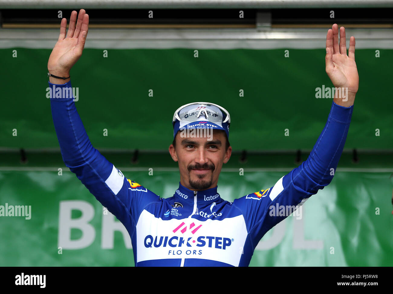 Julian Alaphilippe von Quick Step Floor auf dem Podium, nachdem er die dritte Etappe der Ovo Energy Tour of Britain 2018 in Bristol gewonnen hatte. DRÜCKEN SIE VERBANDSFOTO. Bilddatum: Dienstag, 4. September 2018. Siehe PA Story Radtour durch Großbritannien. Bildnachweis sollte lauten: David Davies/PA Wire Stockfoto