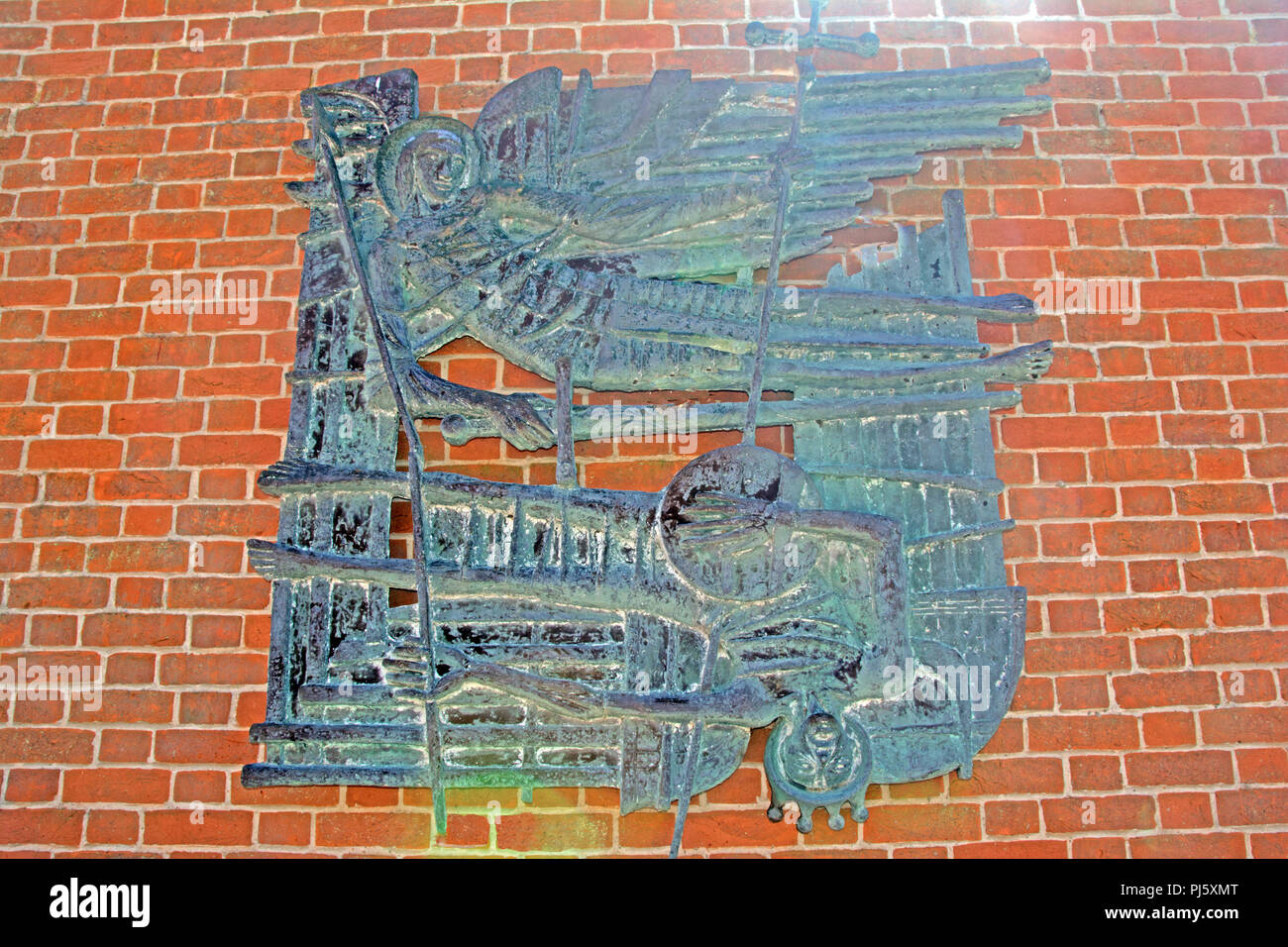 NORFOLK; Wuppertal; METALL RELIEF AN DER KAPELLE VON GUILD ALLER SEELEN Stockfoto
