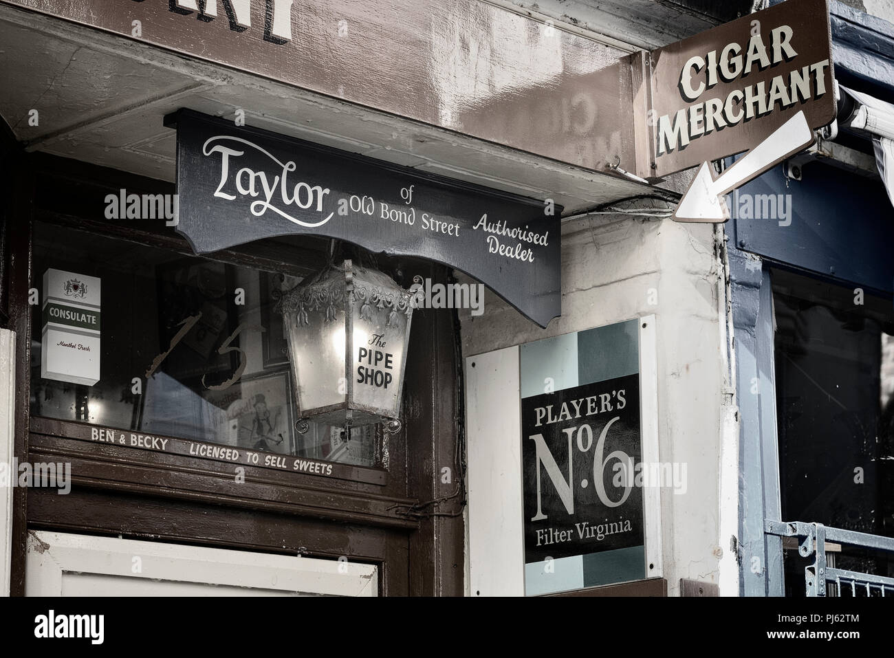 Traditionelle Tabakladen, George Street, Hastings, England, Großbritannien Stockfoto