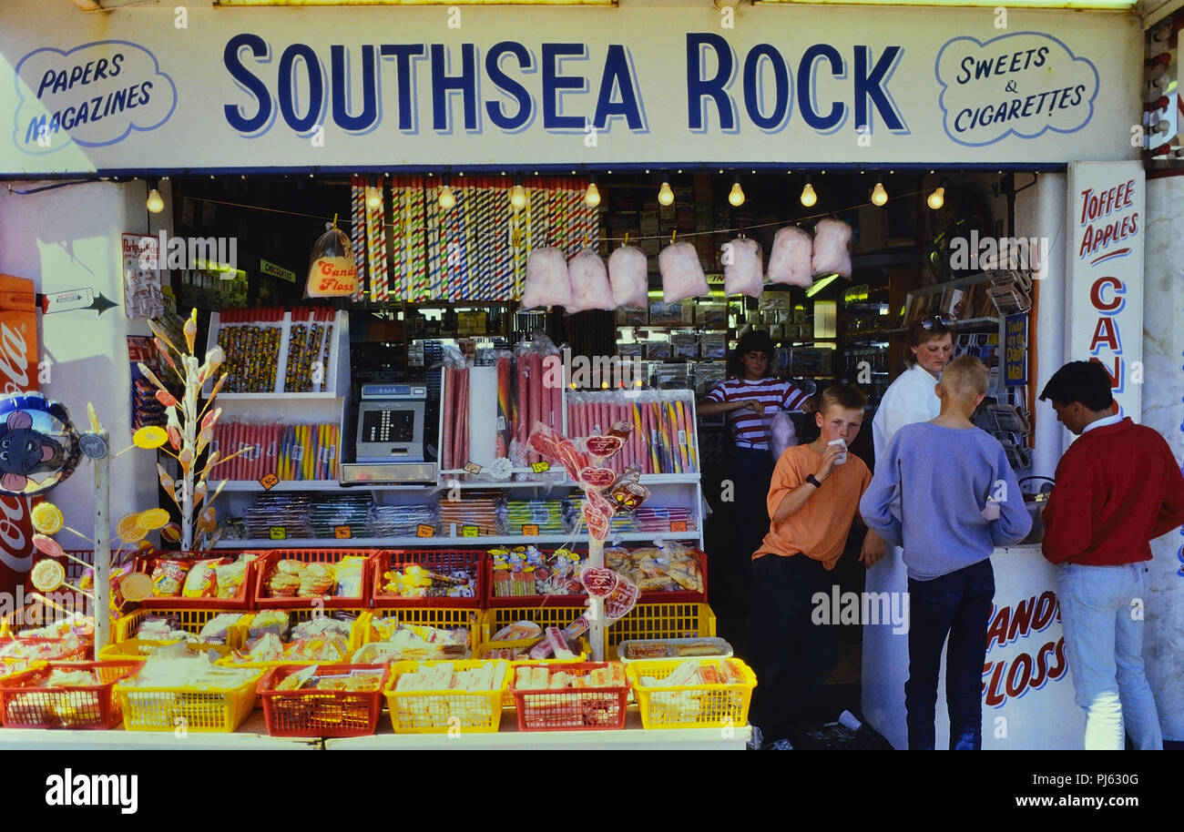 Southsea Rock Shop, Portsmouth, Hampshire, England, UK. Ca. 80er  Stockfotografie - Alamy
