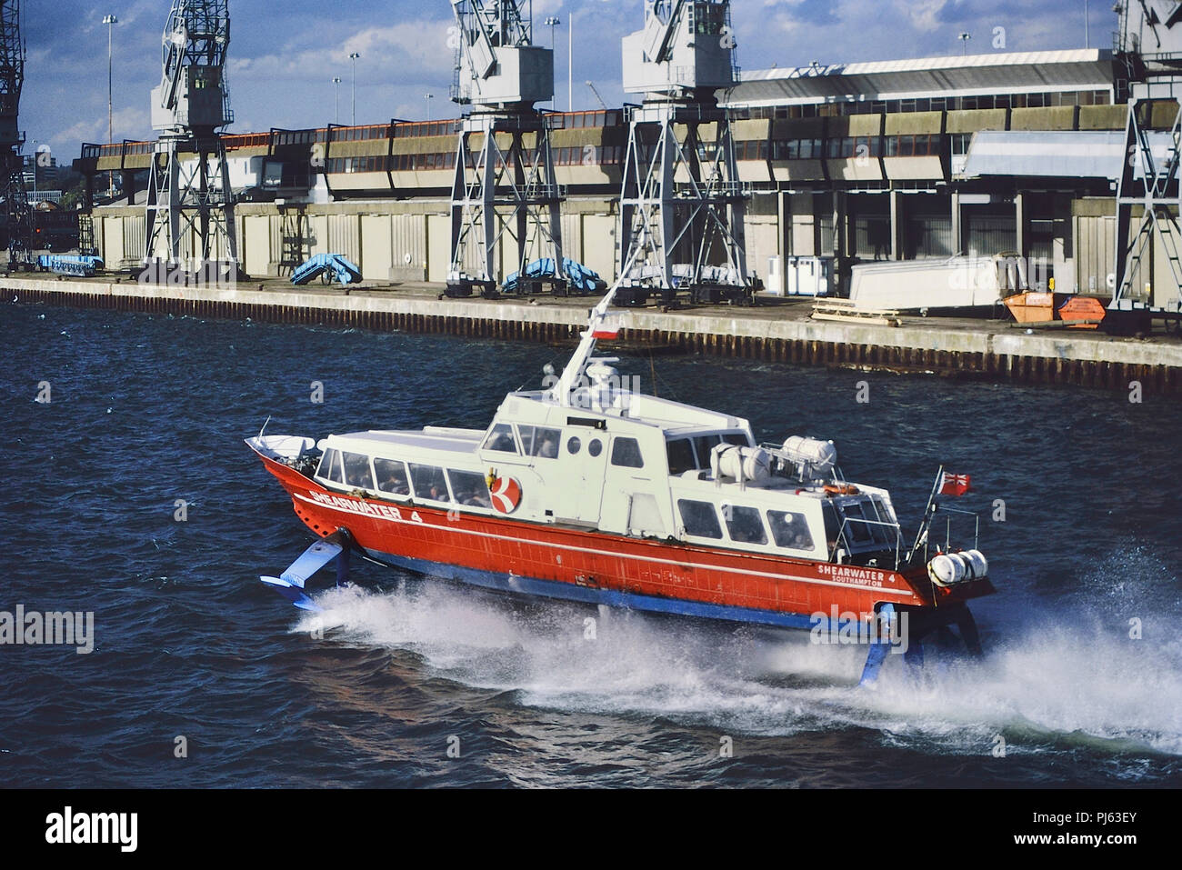 Shearwater 4 Tragflügelboot auf der Route Southampton nach Cowes, England, UK. 1987 Stockfoto