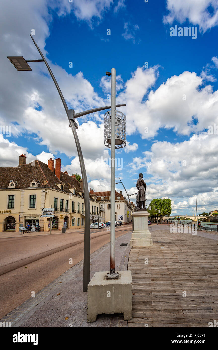 Statue von Nicéphore Niépce, Erfinder der Fotografie in Chalon sur Saone, Burgund, Frankreich am 29. August 2018 Stockfoto