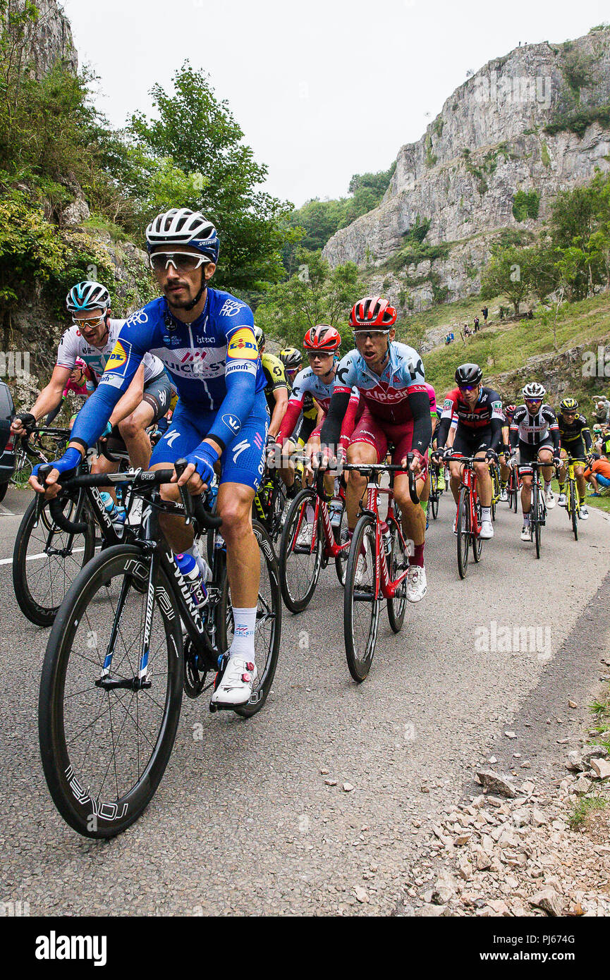 Cheddar Gorge, UK. 4. September 2018. Radfahrer, die sich an der OVO Energy Tour 2018 von Großbritannien Fahrt durch die Cheddar Gorge in Somerset. Dies war das dritte Stadium, in dem gestartet und in Bristol Credit: David Betteridge/Alamy Leben Nachrichten beendet Stockfoto