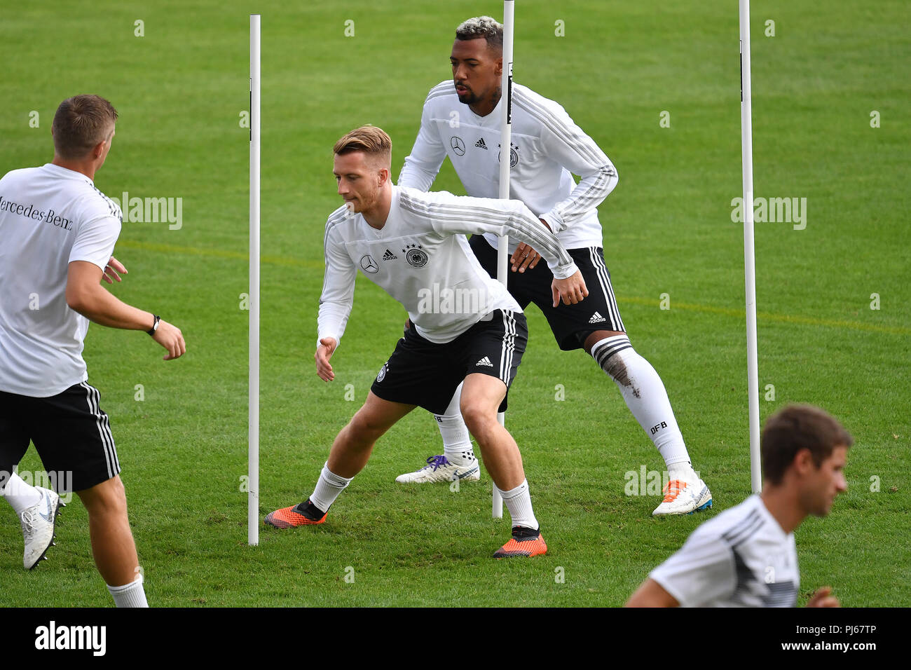 Marco Reus (GER), Jerome BOATENG (GER), Aktion. Fußball, Training der Deutschen Nationalmannschaft am 04.09.2018 in München/FC Bayern Campus, Sven Simon Foto Agentur GmbH & Co.KG # Drücken Sie die Taste Foto Prinzess-Luise-Str. 41#45479 M uelheim/Ruhr # Tel. # 0208/9413250 Fax. # 0208/9413260 # GLS Bank BLZ 430 609 67 # Kto. 4030 025 100 # IBAN DE 75 4306 0967 4030 0251 00# BIC GENODEM1GLS#www.svensimon.net. | Verwendung weltweit Stockfoto