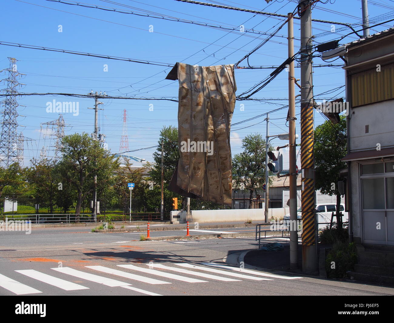 Suminoe-ku, Osaka City, Japan. 5. Sep 2018. Schmutz wird in Osaka am 5. September 2018 gesehen, einen Tag, nachdem leistungsstarke Typhoon Jebi hit westlichen Japan. Quelle: LBA/Alamy leben Nachrichten Stockfoto