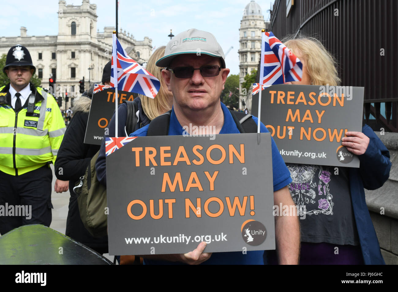 Westminster, London, Großbritannien. 5. September 2018. Pro-Brexit holding Plakat zu blockieren Parlament & die Brexit Verrat! März in Westminster, London, Großbritannien. 5. September 2018. Bild Capital/Alamy leben Nachrichten Stockfoto