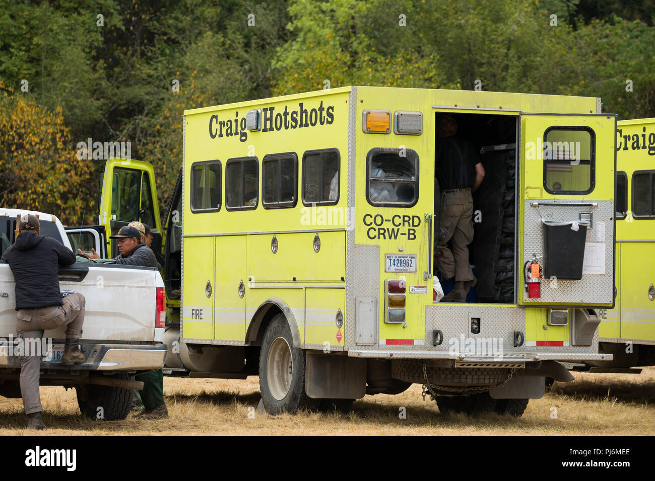 Terwilliger Feuer Lager ODER, USA - 30. August 2018: Craig Hotshots Löschfahrzeuge bereiten die Flamme der Terwilliger Feuer in der Willamette Nat zu Schlacht Stockfoto