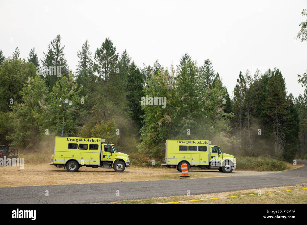 Terwilliger Feuer Lager ODER, USA - 30. August 2018: Craig Hotshots Löschfahrzeuge bereiten die Flamme der Terwilliger Feuer in der Willamette Nat zu Schlacht Stockfoto