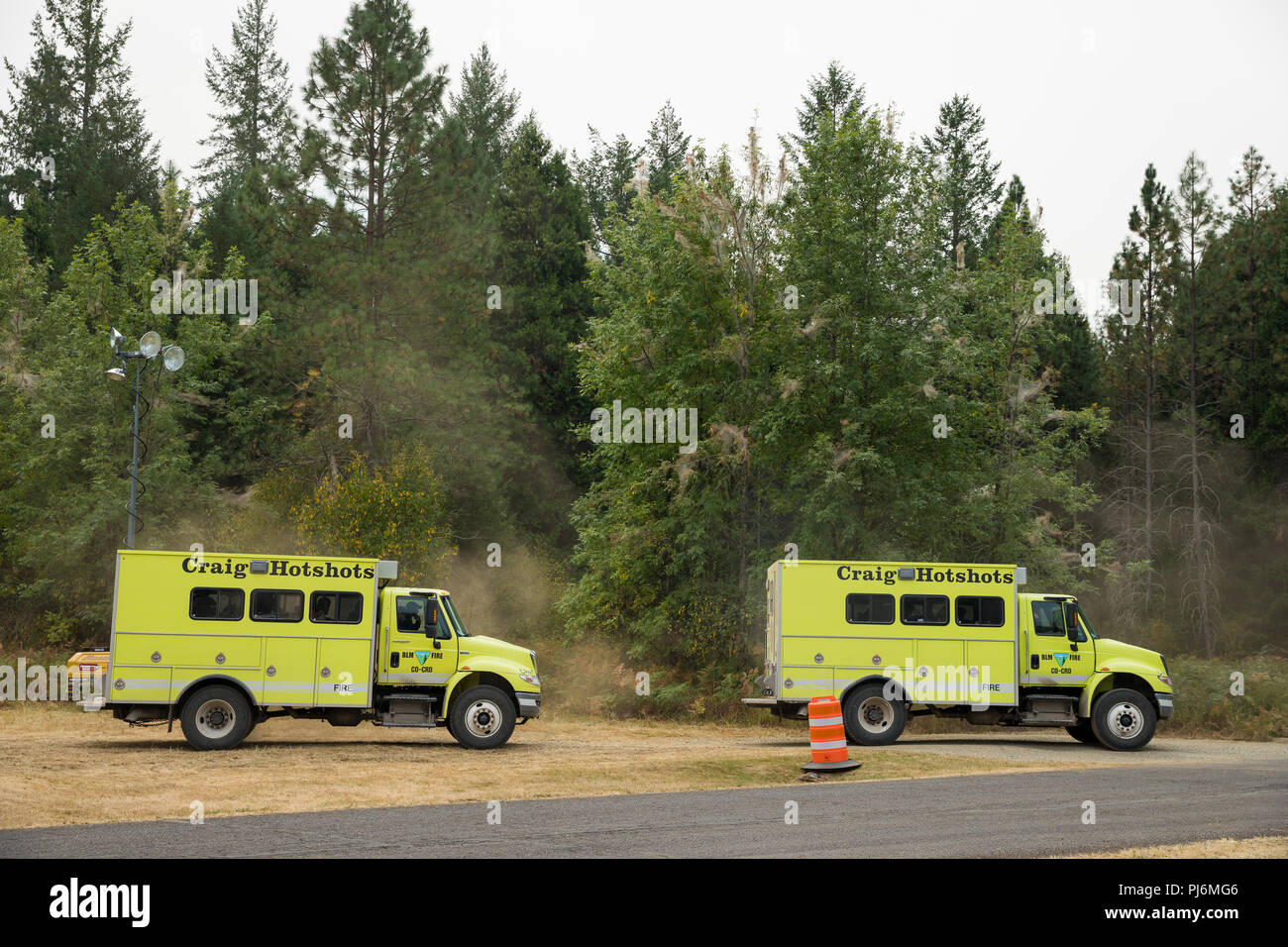 Terwilliger Feuer Lager ODER, USA - 30. August 2018: Craig Hotshots Löschfahrzeuge bereiten die Flamme der Terwilliger Feuer in der Willamette Nat zu Schlacht Stockfoto