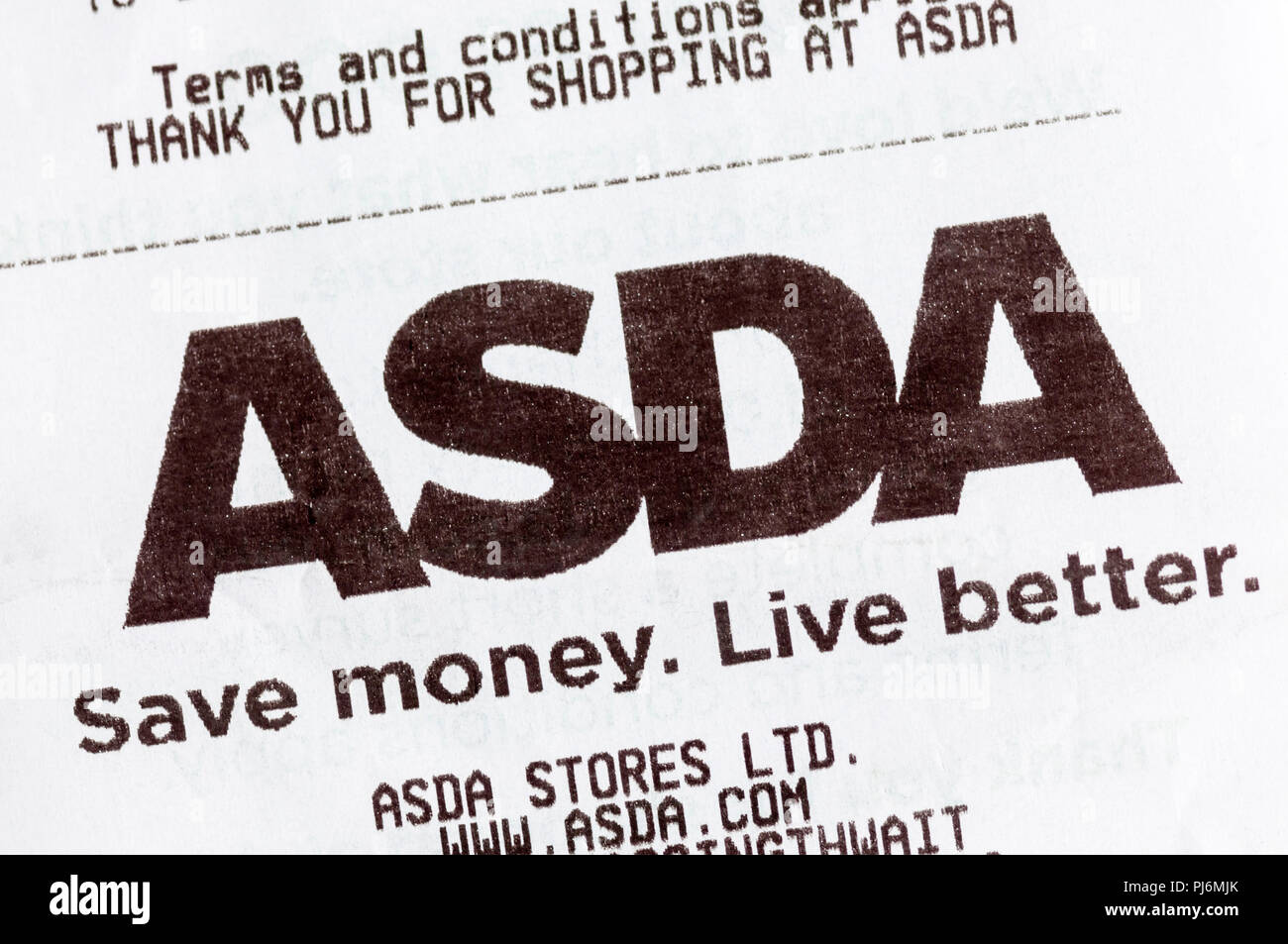 In der Nähe von Asda Geld sparen, Besser Leben Slogan auf einem kassenzettel gedruckt. Stockfoto