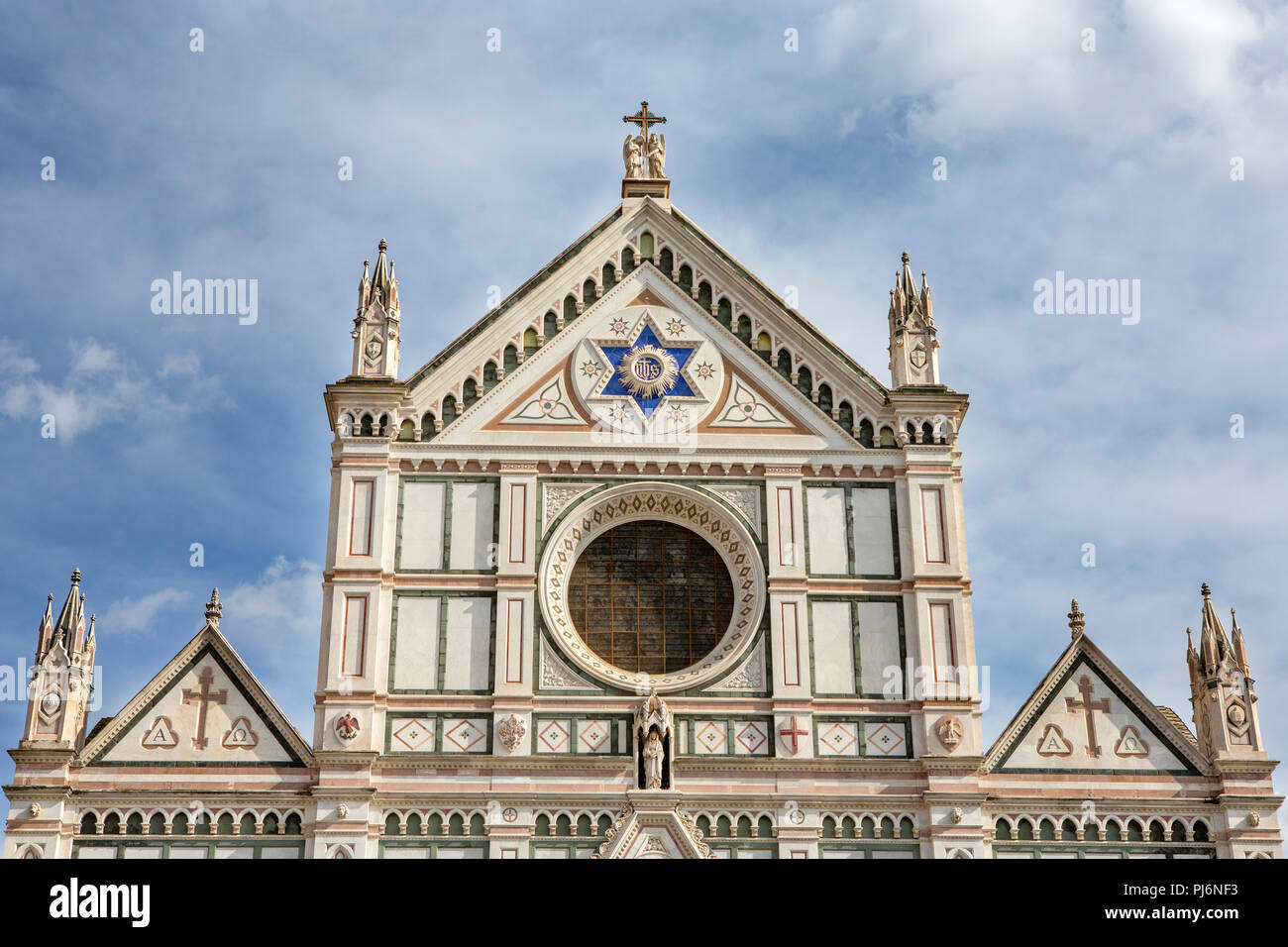 Details der beeindruckenden Basilika von Santa Croce in der Piazza di Santa Croce, Florenz, Italien Stockfoto