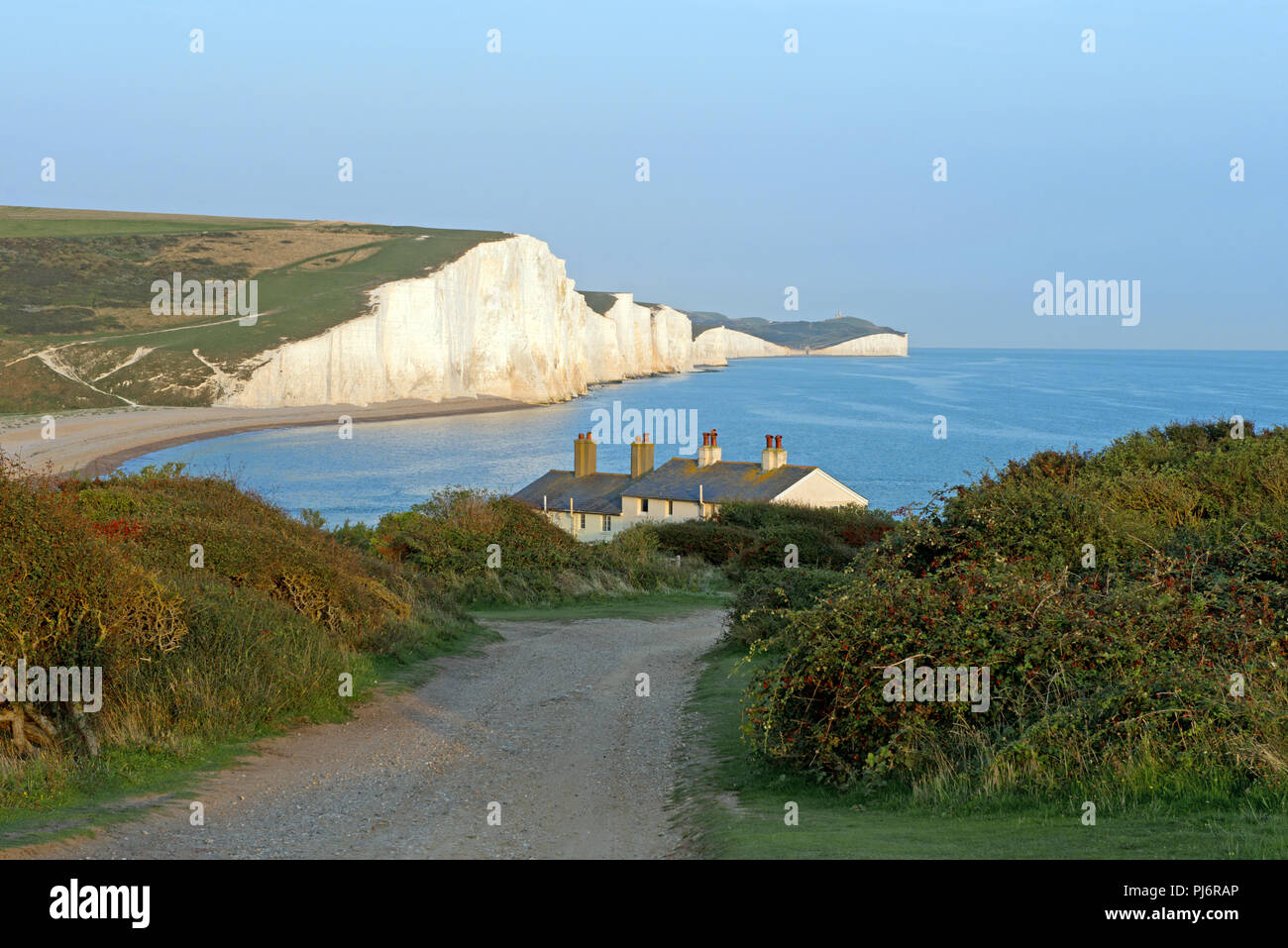 Sieben Schwestern und Coastguard Cottages, Seaford, Ostsussex, Großbritannien Stockfoto