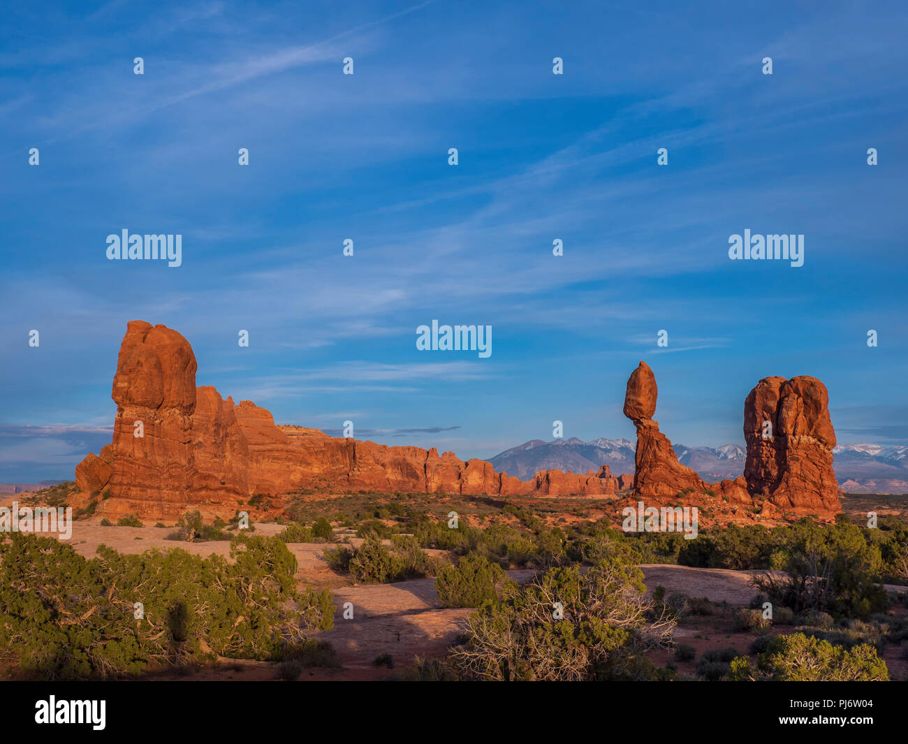 Balanced Rock von Picknickplatz auf der Willow Springs Road, Arches National Park, Moab, Utah. Stockfoto