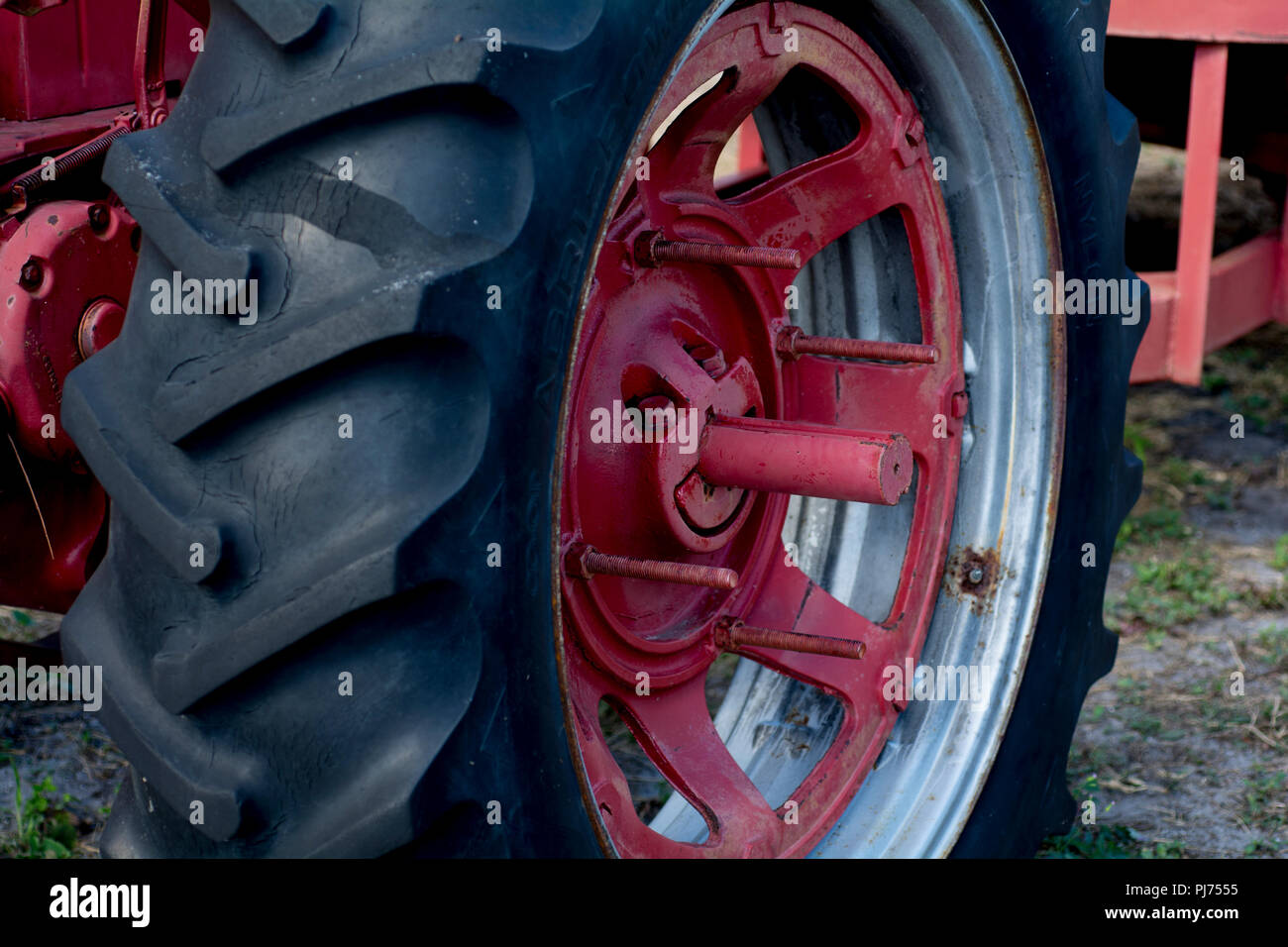 Alte antike roten Traktor Stockfoto