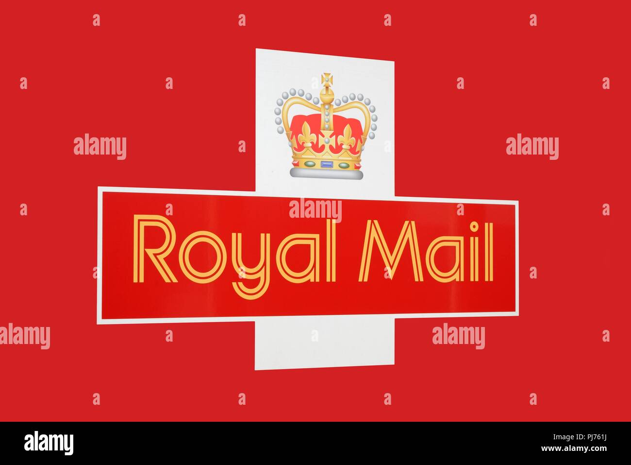 Nahaufnahme der Royal Mail Logo auf rotem Hintergrund, Vereinigtes Königreich Stockfoto