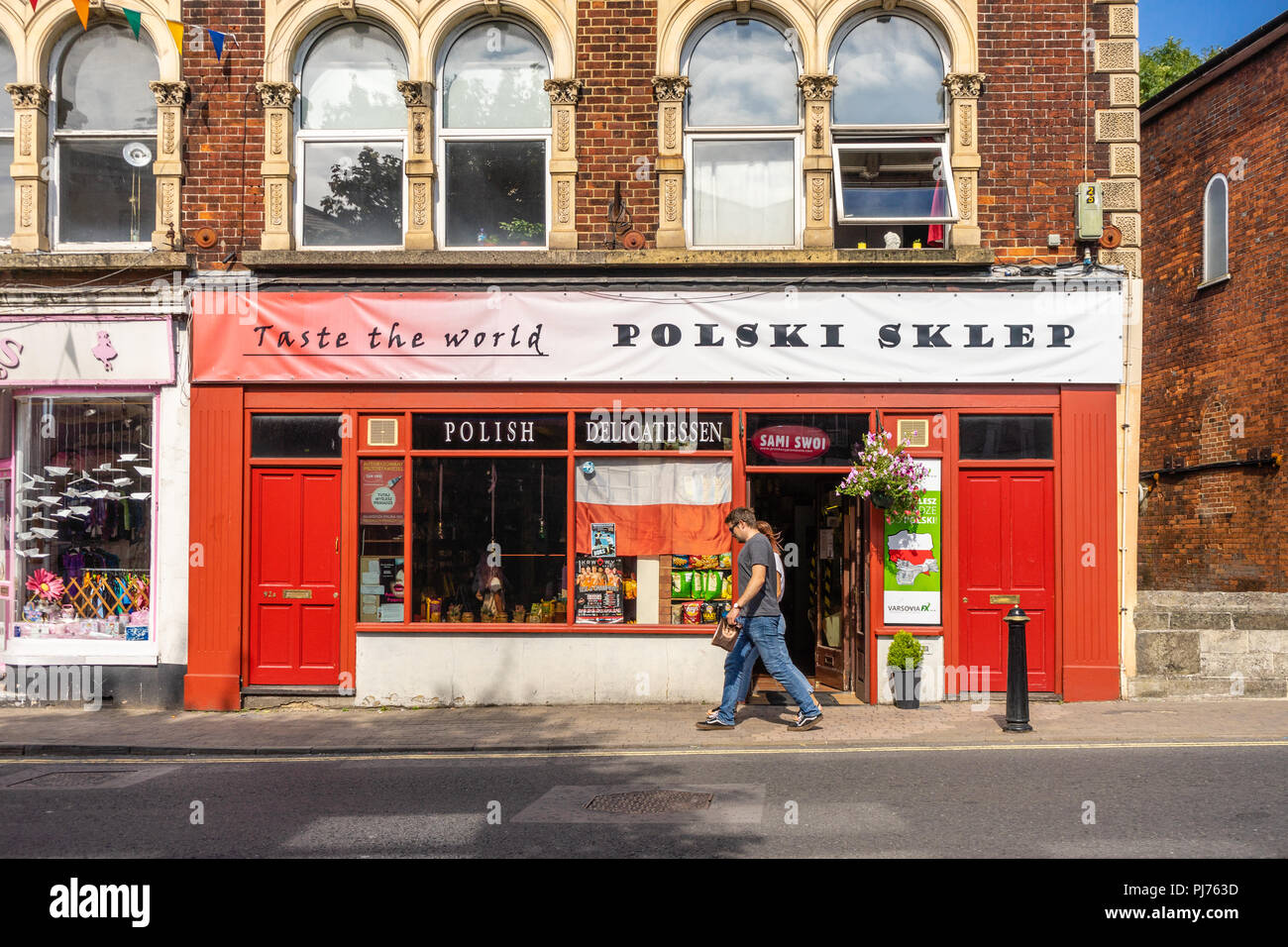 Eine polnische Delikatessengeschäft im Zentrum von Salisbury, Wiltshire, England, Großbritannien Stockfoto