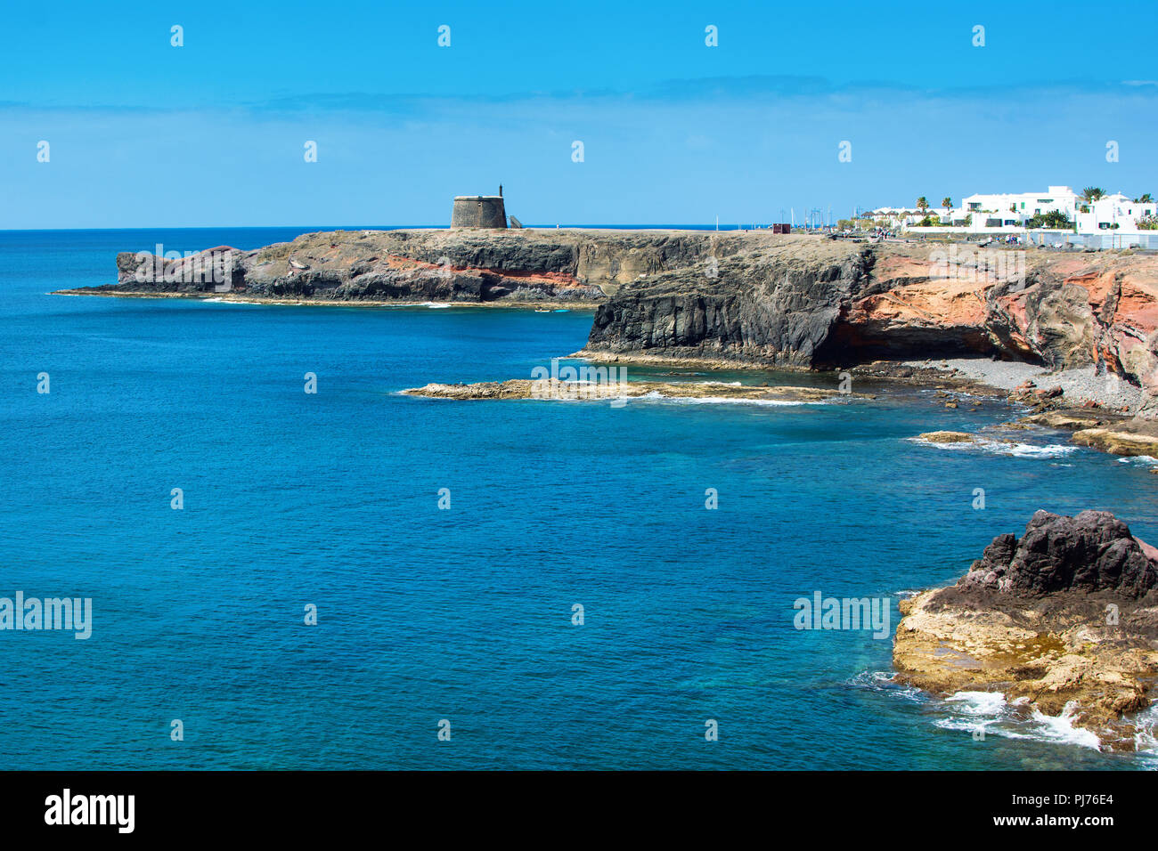 Küstenlandschaft im Süden von Lanzarote, Kanarische Inseln, las Coloradas Strand östlich von Playa Blanca Stockfoto