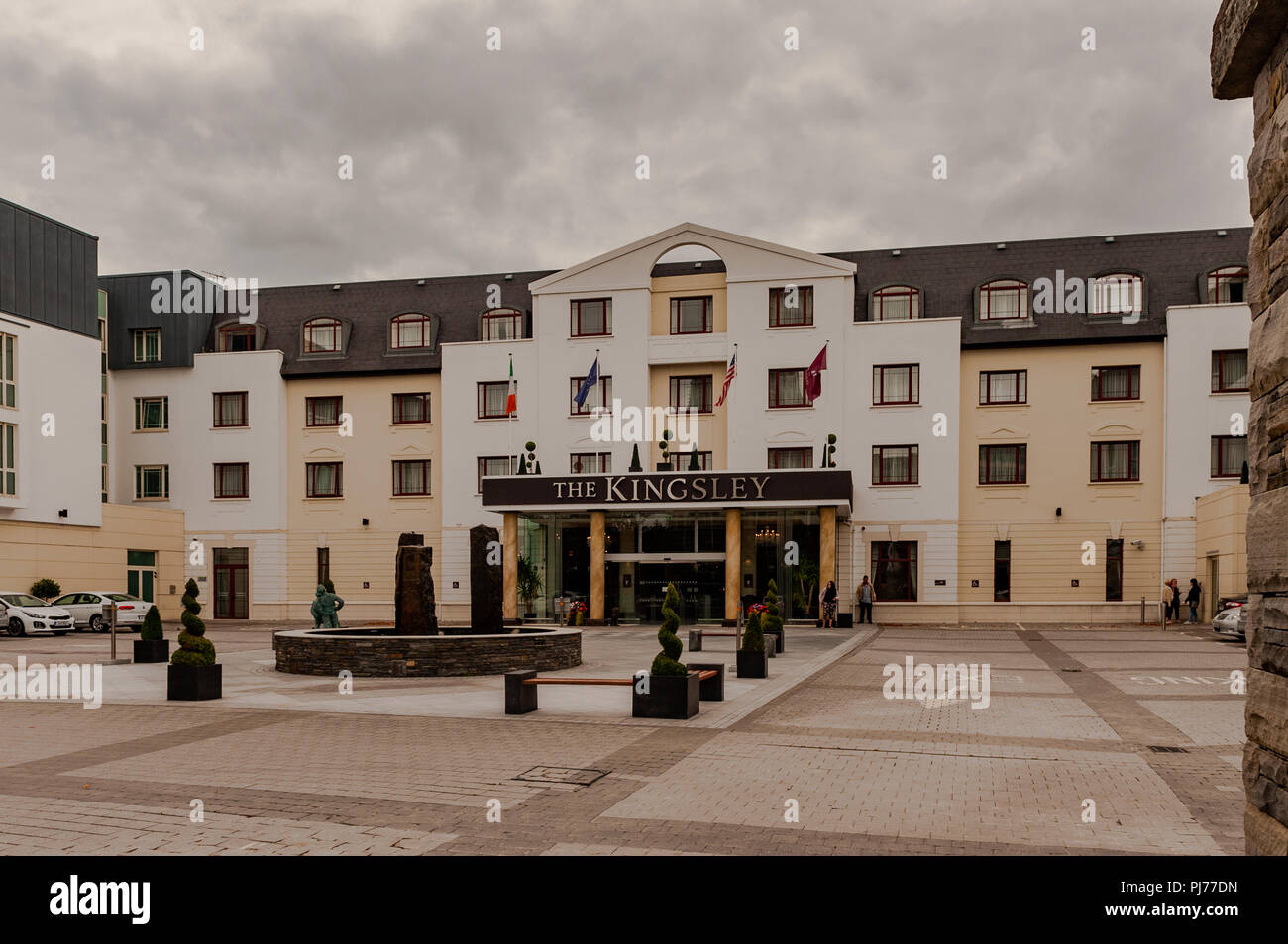 Das Kingsley Hotel, Cork, Irland, auf einem grauen Tag mit Kopieren. Stockfoto
