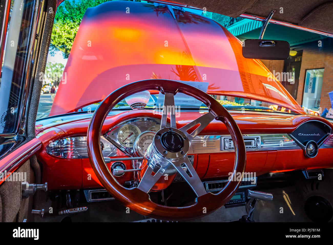 1955 Chevrolet BelAir coupé Bei einem Oldtimertreffen in Amelia Island, Florida. Stockfoto