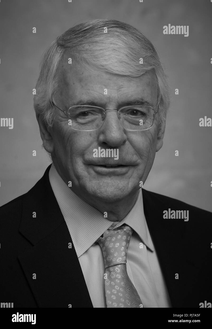 London, UK, 22. Juli 2018. (Bild digital geändert werden monochrom) John Major, der ehemalige britische Premierminister gesehen die BBC Studios in London Stockfoto