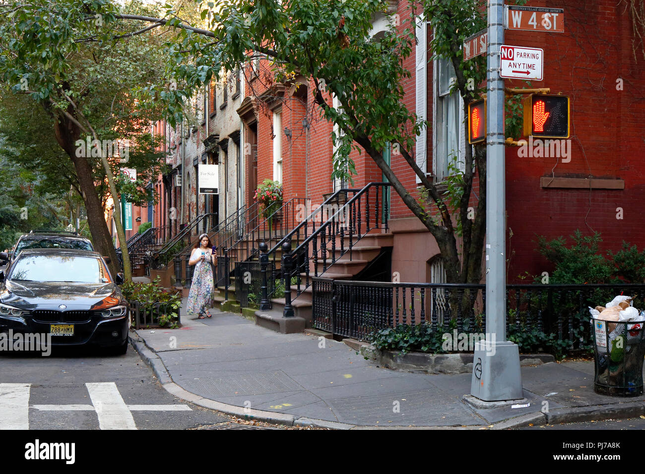Ecke von W 4 und W 11 St in Greenwich Village Nachbarschaft, die in New York City Stockfoto