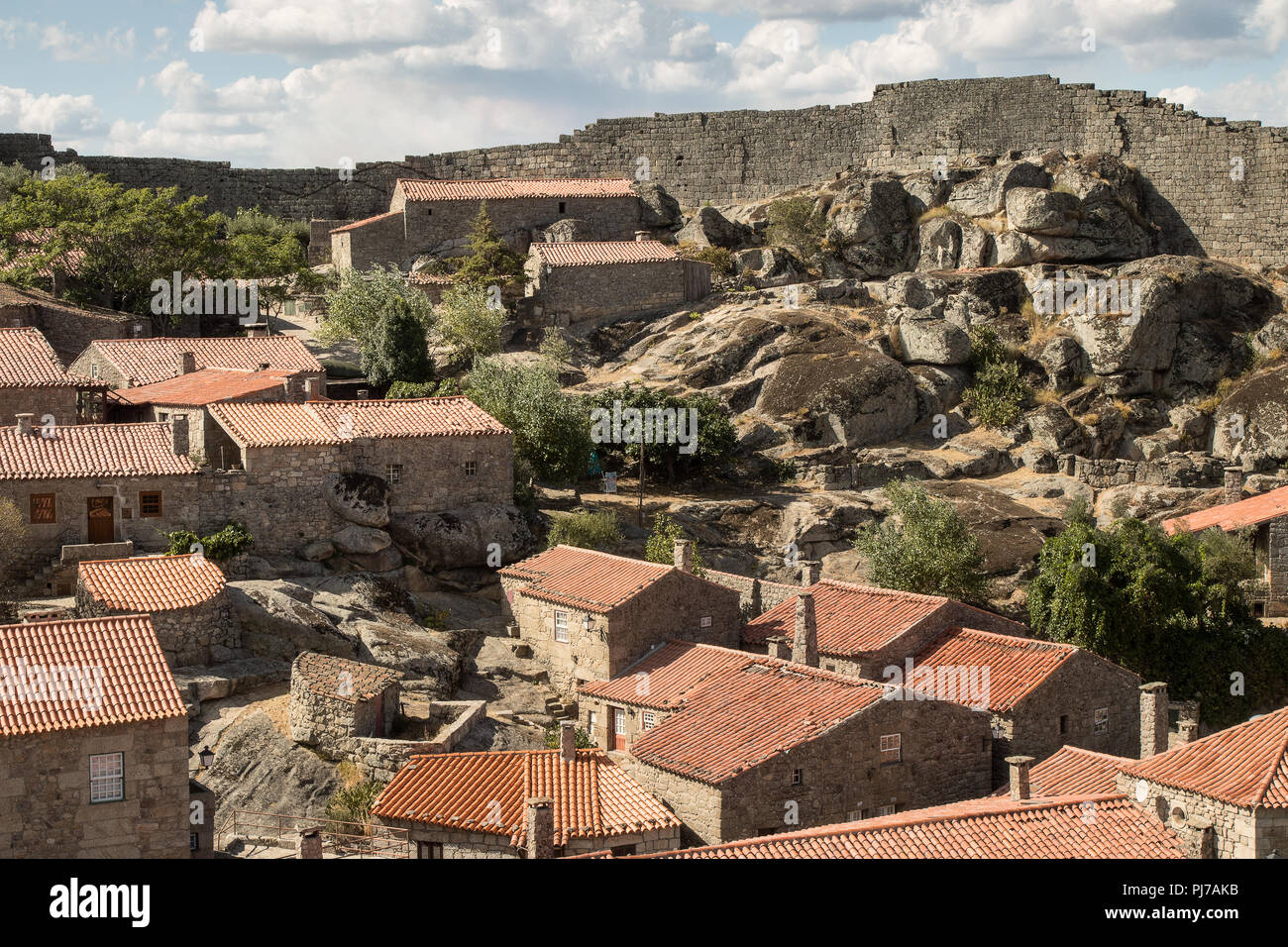 Blick auf das historische Dorf Sortelha in Portugal. Stockfoto