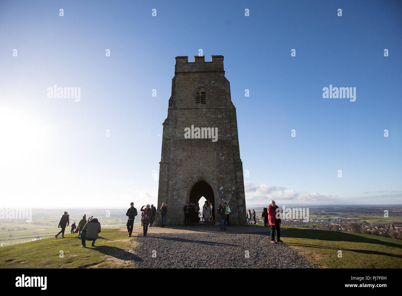 St Michael's Turm auf Glastonbury Tor und Stadt, Somerset England. Stockfoto