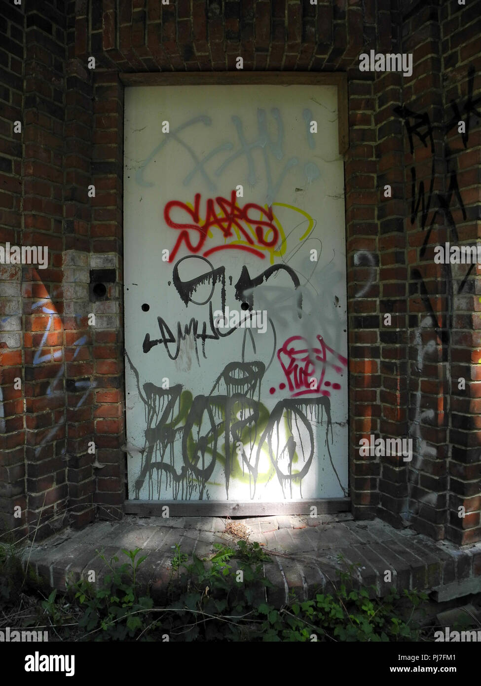 Berlin, Grünau, Deutschland, 30.04.10, 2010 FrŸhregatta, Graffiti, Funkhaus, Graffiti, Plaque, Regattastrasse, © Peter SPURRIER, Stockfoto