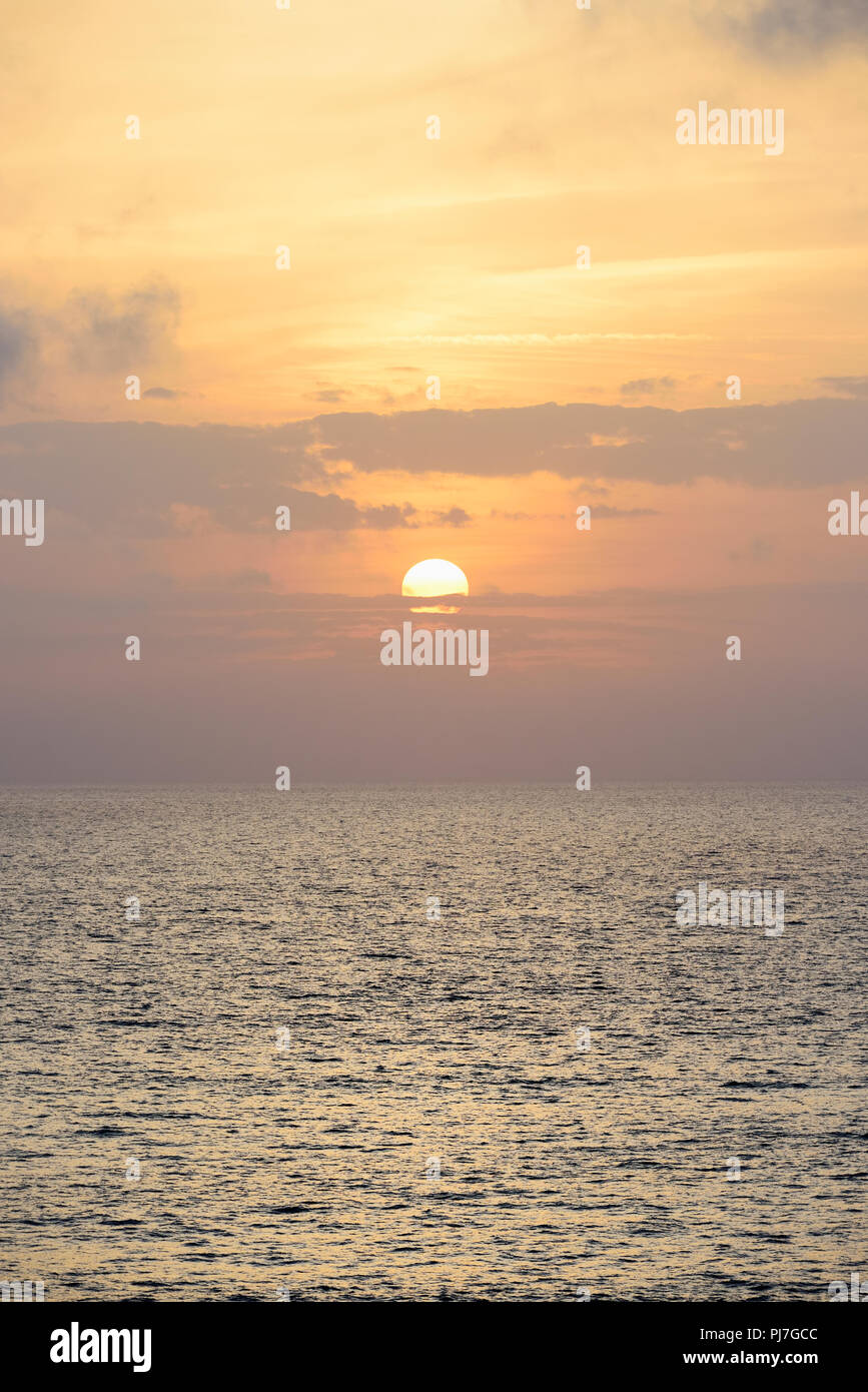 Sonnenuntergang in den Atlantischen Ozean. Portugal Stockfoto