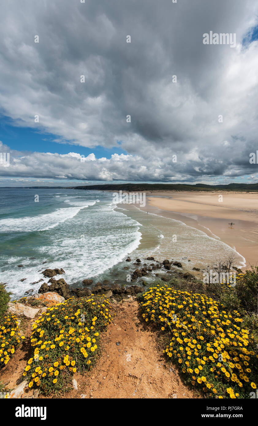 Praia da Bordeira (Bordeira Strand). Parque Natural do Sudoeste Alentejano e Costa Vicentina, die wildesten Atlantikküste in Europa. Algarve, Portugal Stockfoto