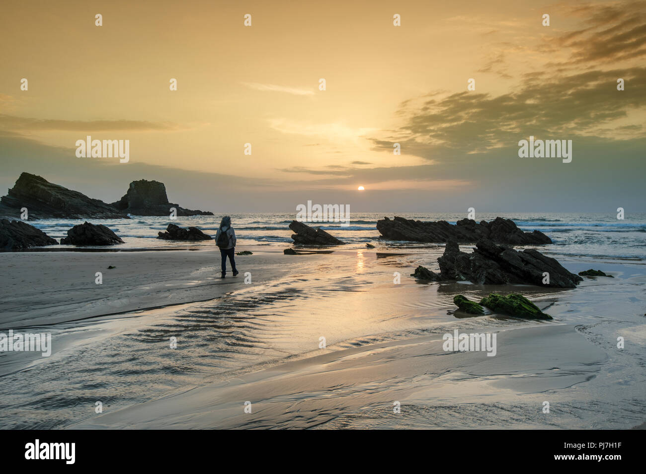 Zambujeira do Mar Strand bei Sonnenuntergang. Alentejo, Portugal Stockfoto