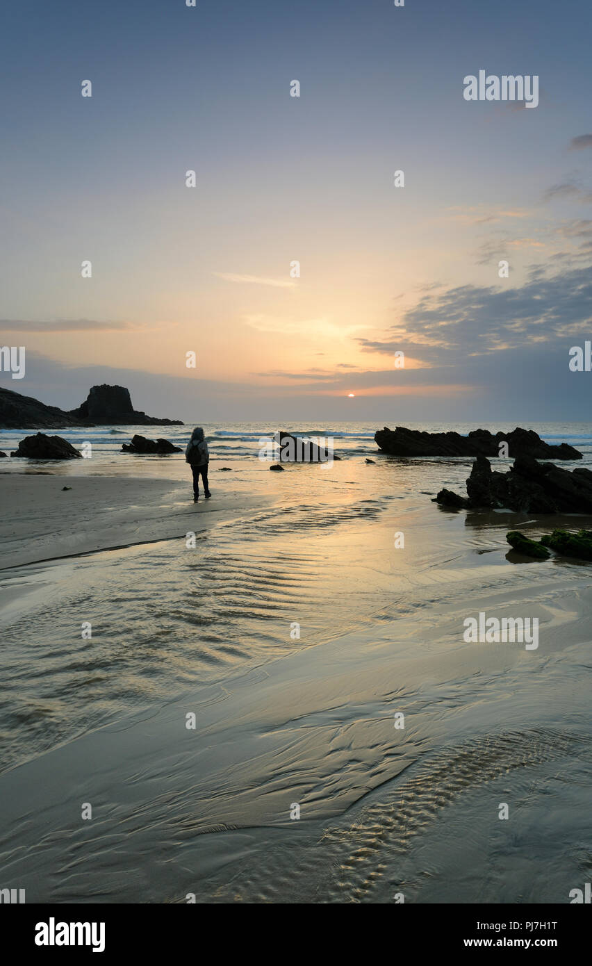 Zambujeira do Mar Strand bei Sonnenuntergang. Alentejo, Portugal Stockfoto