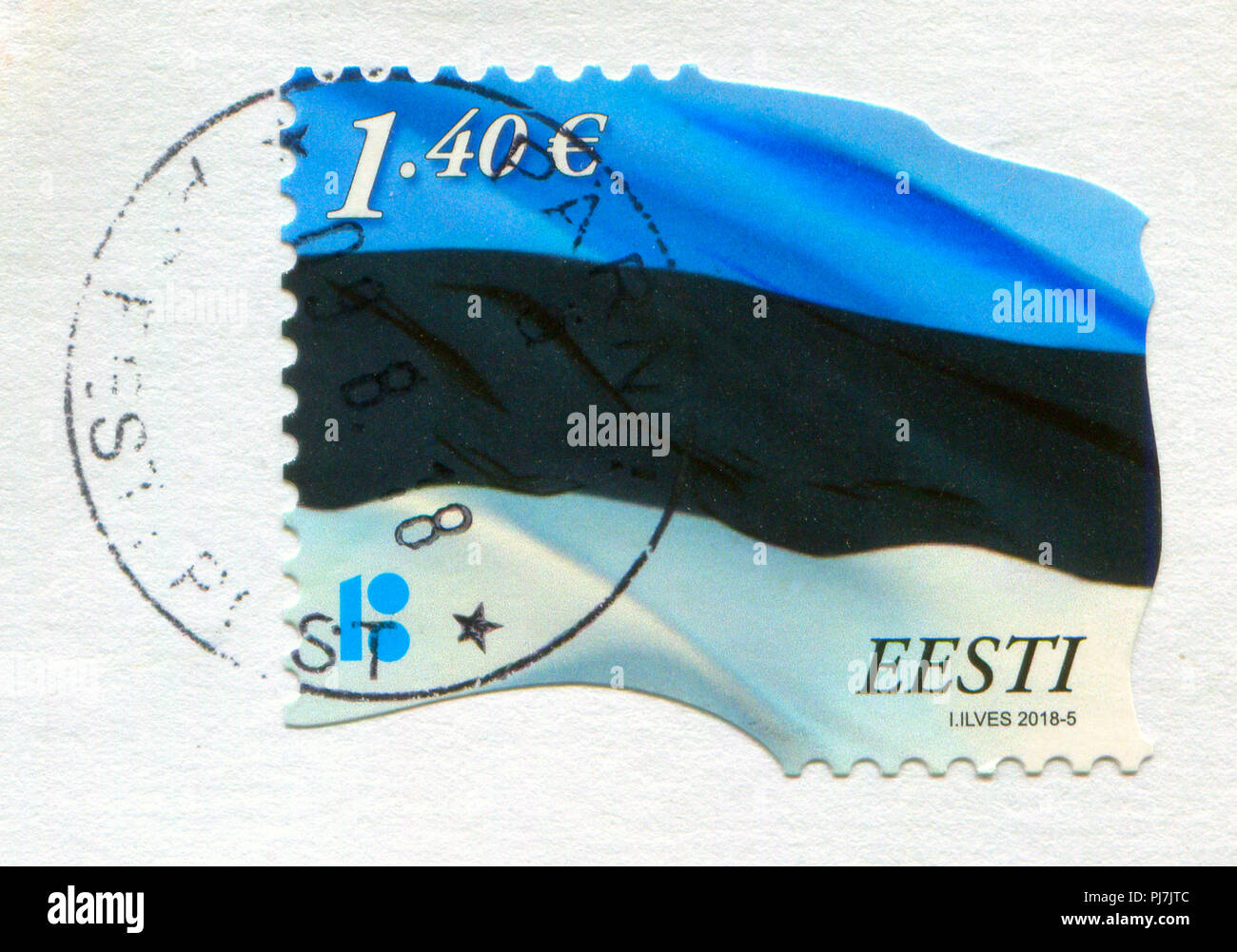 GOMEL, BELARUS, 6. AUGUST 2018, Stempel gedruckt in Estland zeigt ein Bild von der Flagge, ca. 2018. Stockfoto