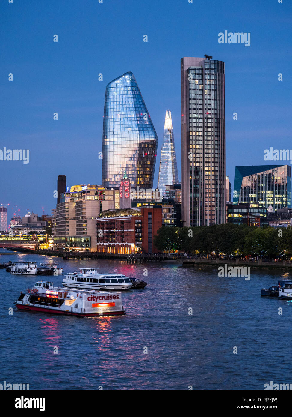 London Southbank Skyline - South Bank Skyline mit dem Oxo Tower, dem South Bank Tower, einem Blackfriars aka The Vase oder Boomerang und dem Shard Stockfoto