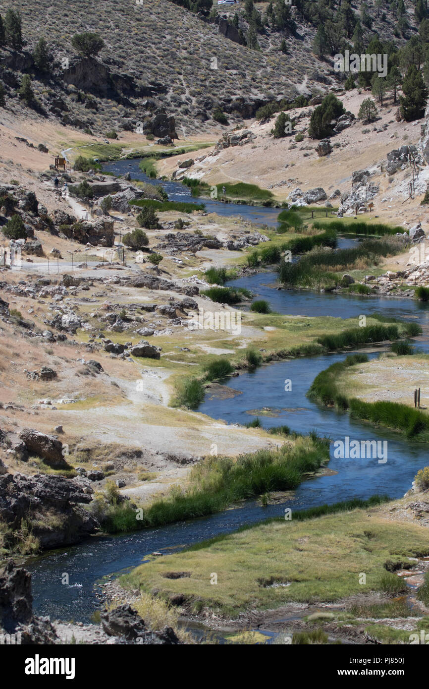 Der Owens River fließt durch die Long Valley Caldera in Mono County am Hot Creek wilde Forellen, Kalifornien, USA Stockfoto