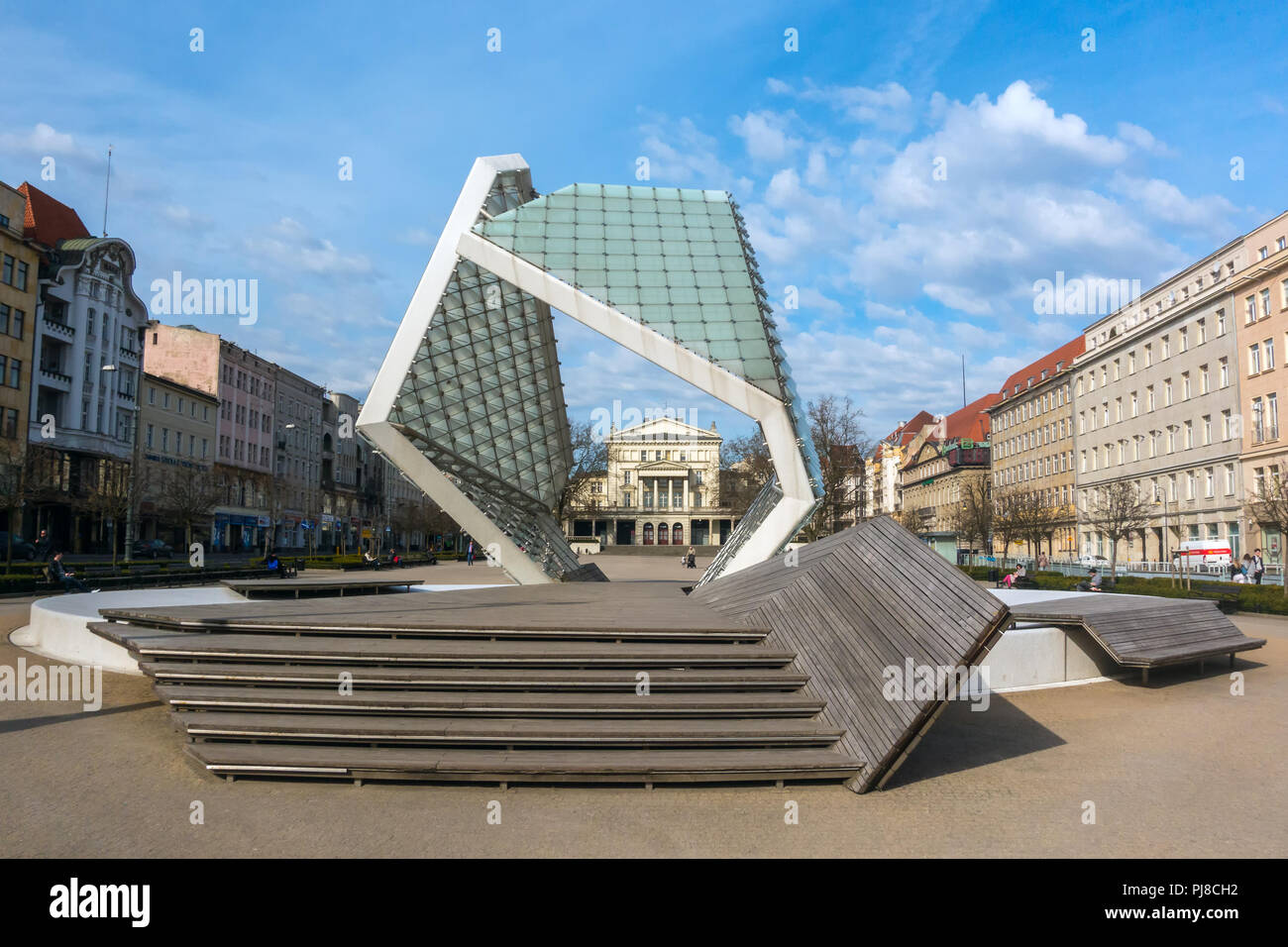 Poznan, Polen - April 4, 2018: Platz der Freiheit und der modernen Brunnen in Posen. Stockfoto