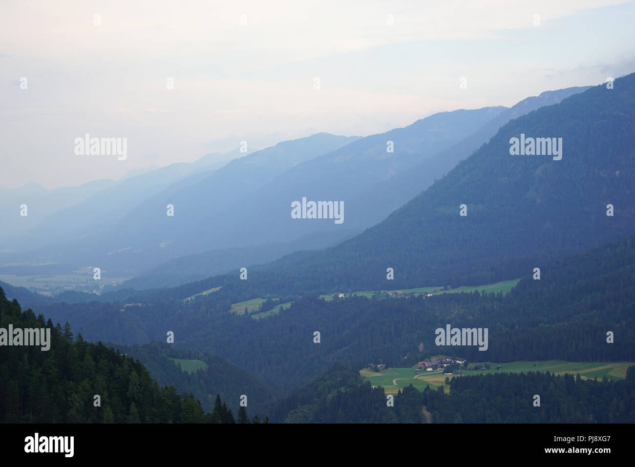 Blick über das Lesachtal, Kärnten, Österreich. Stockfoto