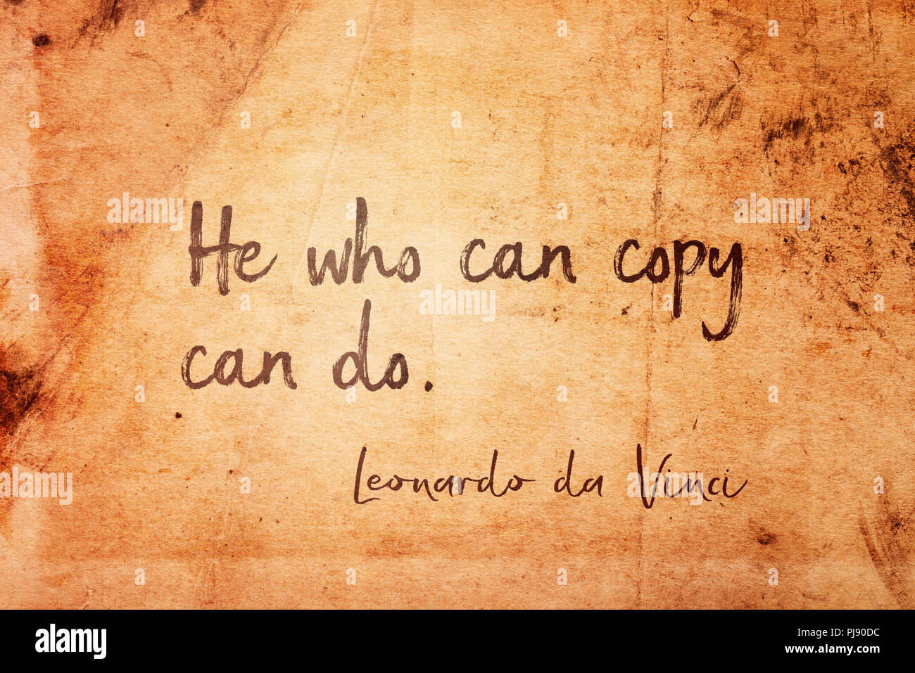 Kann er die Kopie tun können - alte italienische Künstler Leonardo da Vinci Zitat auf Vintage grunge Papier gedruckt Stockfoto