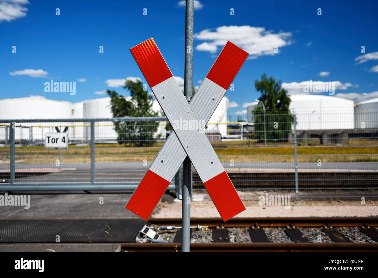 Andreaskreuz Stockfotos und bilder Kaufen Alamy Andreaskreuz Stockfotos und bilder Kaufen Alamy