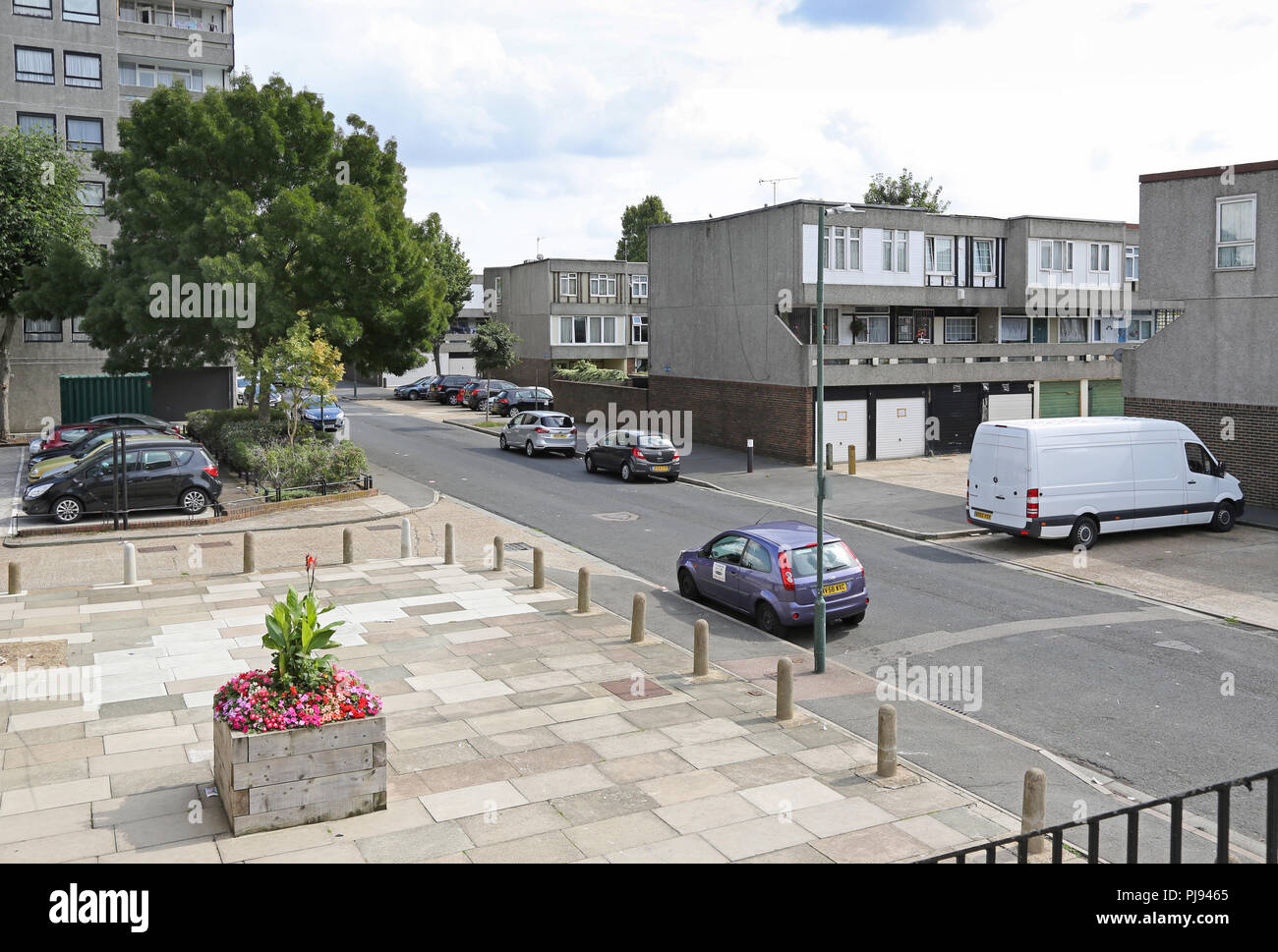 Gehäuse in Thamesmead, südöstlich von London, der berühmten 60er Jahre sozialer Wohnungsbau Projekt der Greater London Council entwickelt Stockfoto