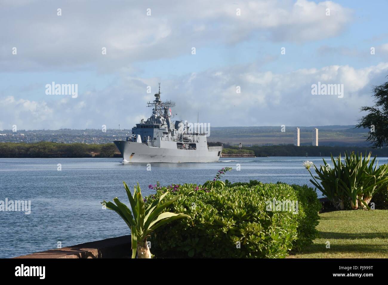 PEARL HARBOR (Juli 09, 2018) HEMIGRAMMUS Te Mana (F111) Abfahrt Joint Base Pearl Harbor Hickam bei RIMPAC 2018. 25 Nationen, mehr als 45 Schiffe und u-Boote, etwa 200 Flugzeugen und 25.000 Angestellte beteiligen sich an Rimpac vom 27. Juni bis 2. August in und um die hawaiischen Inseln und Südkalifornien. Die weltweit größte internationale maritime Übung RIMPAC bietet eine einzigartige Ausbildung während der Förderung und Erhaltung der kooperative Beziehungen unter den Teilnehmern von entscheidender Bedeutung für die Gewährleistung der Sicherheit der Seewege und die Sicherheit der Weltmeere. RIMPAC 2018 ist der 26. ueb Stockfoto